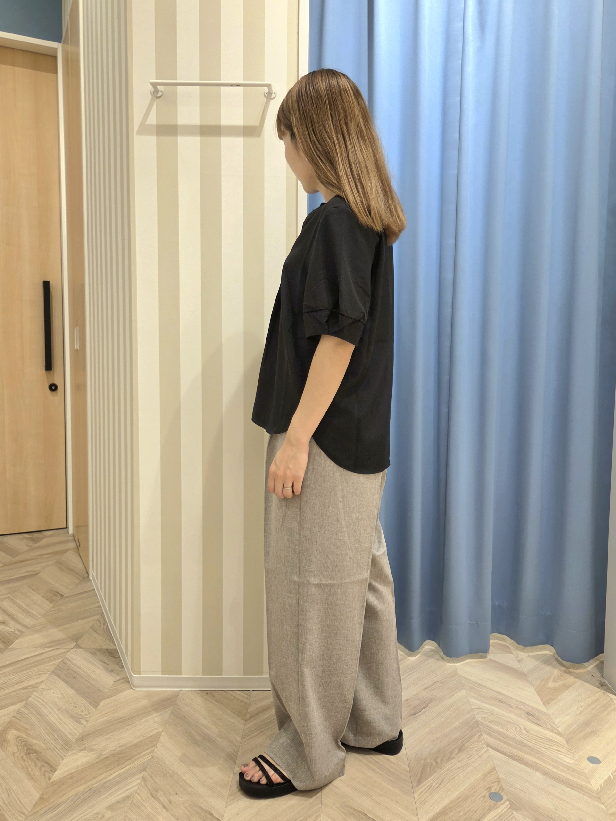 Ikumiさんの「SHOO･LA･RUE｜【洗濯後しわになりにくい/インせずきまる】お袖のハシゴレースで涼やかに 麻調スキッパーブラウス」を使ったコーディネート