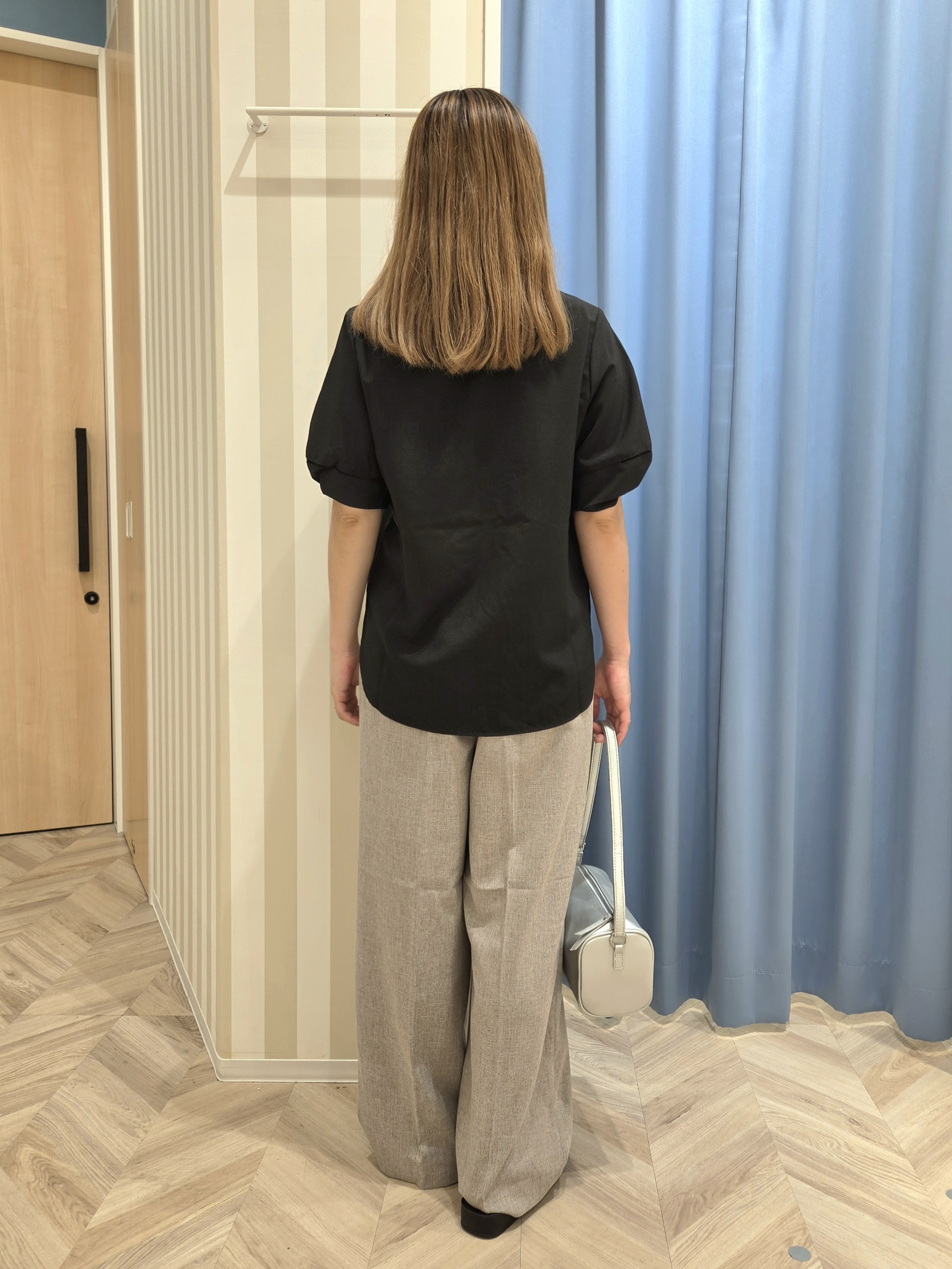 Ikumiさんの「SHOO･LA･RUE｜【洗濯後しわになりにくい/インせずきまる】お袖のハシゴレースで涼やかに 麻調スキッパーブラウス」を使ったコーディネート