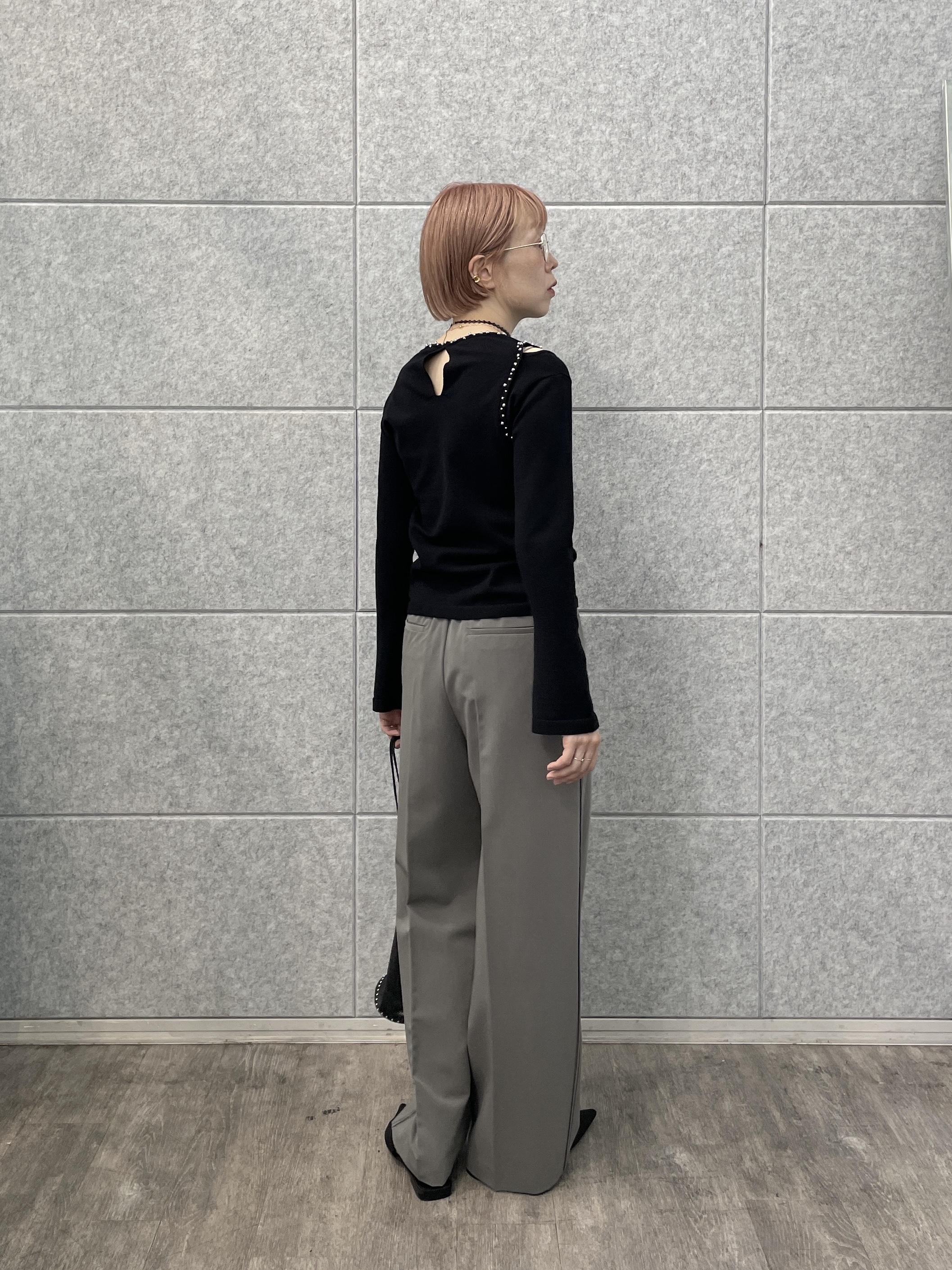 mikuさんの「INDIVI｜Comfy Slacks｜イージーストレートワイドパンツ【LIVE紹介／上枝みどりさん着用／セットア」を使ったコーディネート