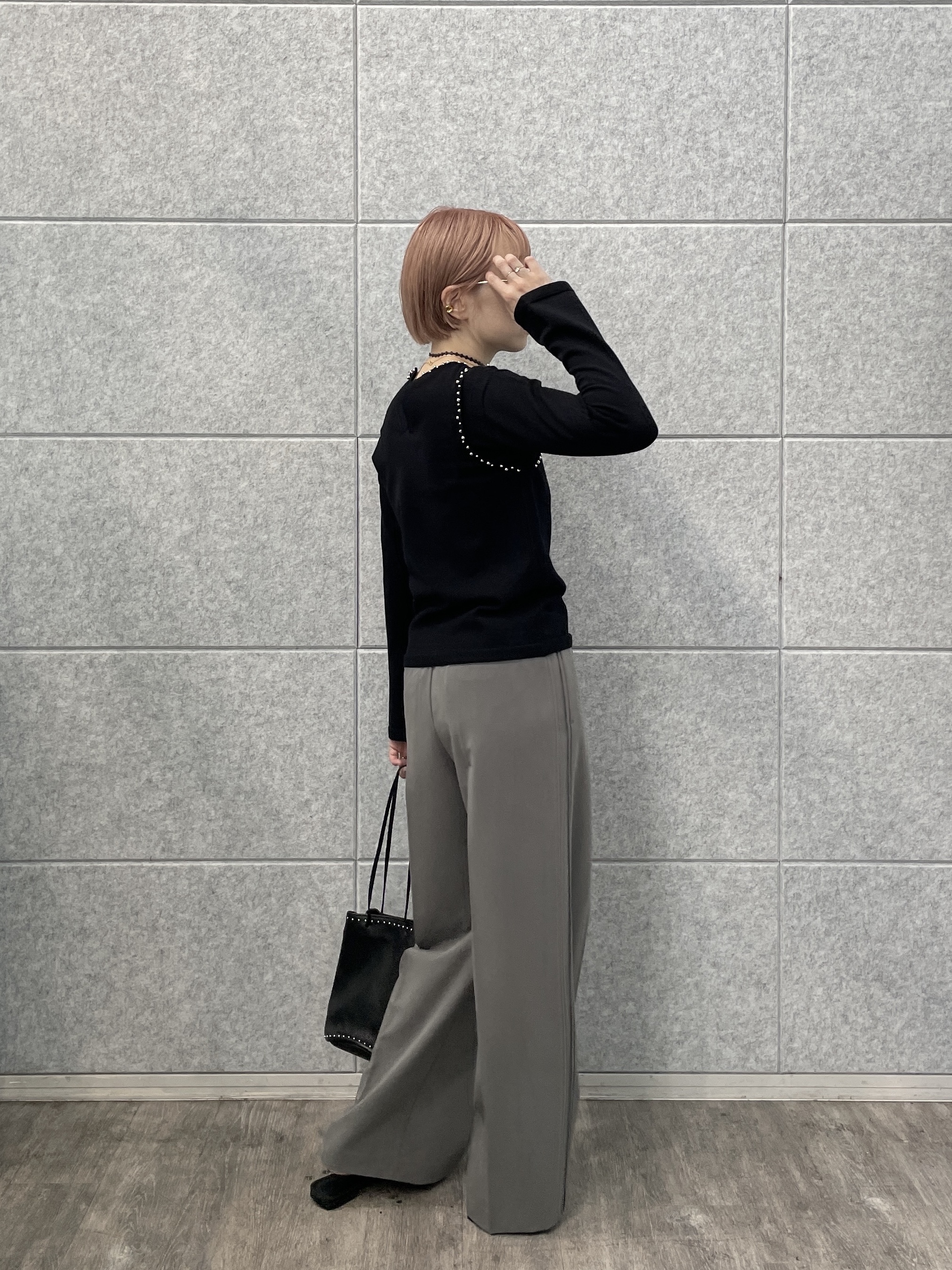 mikuさんの「INDIVI｜Comfy Slacks｜イージーストレートワイドパンツ【LIVE紹介／上枝みどりさん着用／セットア」を使ったコーディネート