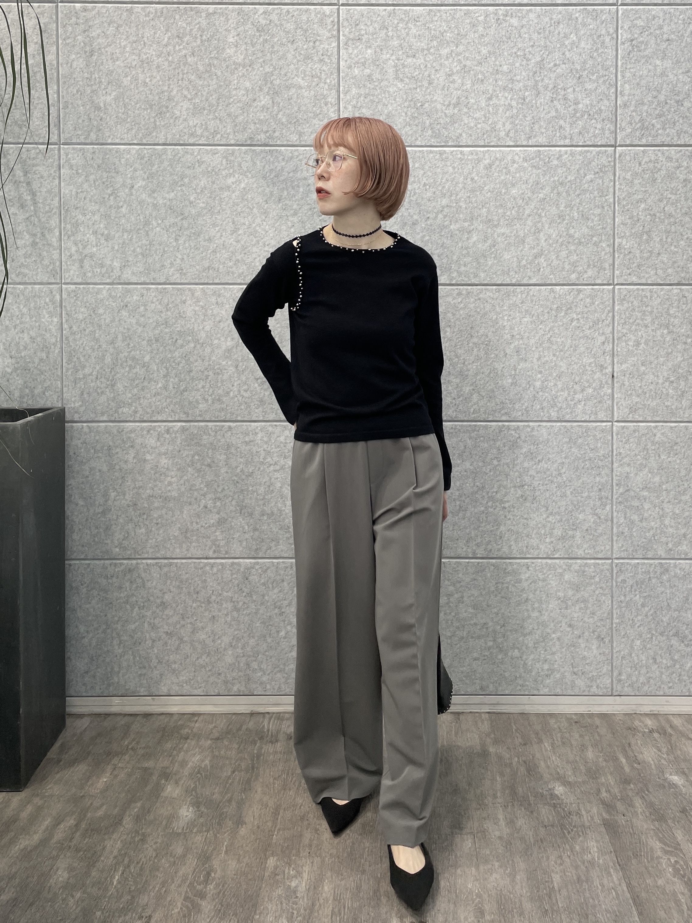 mikuさんの「INDIVI｜Comfy Slacks｜イージーストレートワイドパンツ【LIVE紹介／上枝みどりさん着用／セットア」を使ったコーディネート