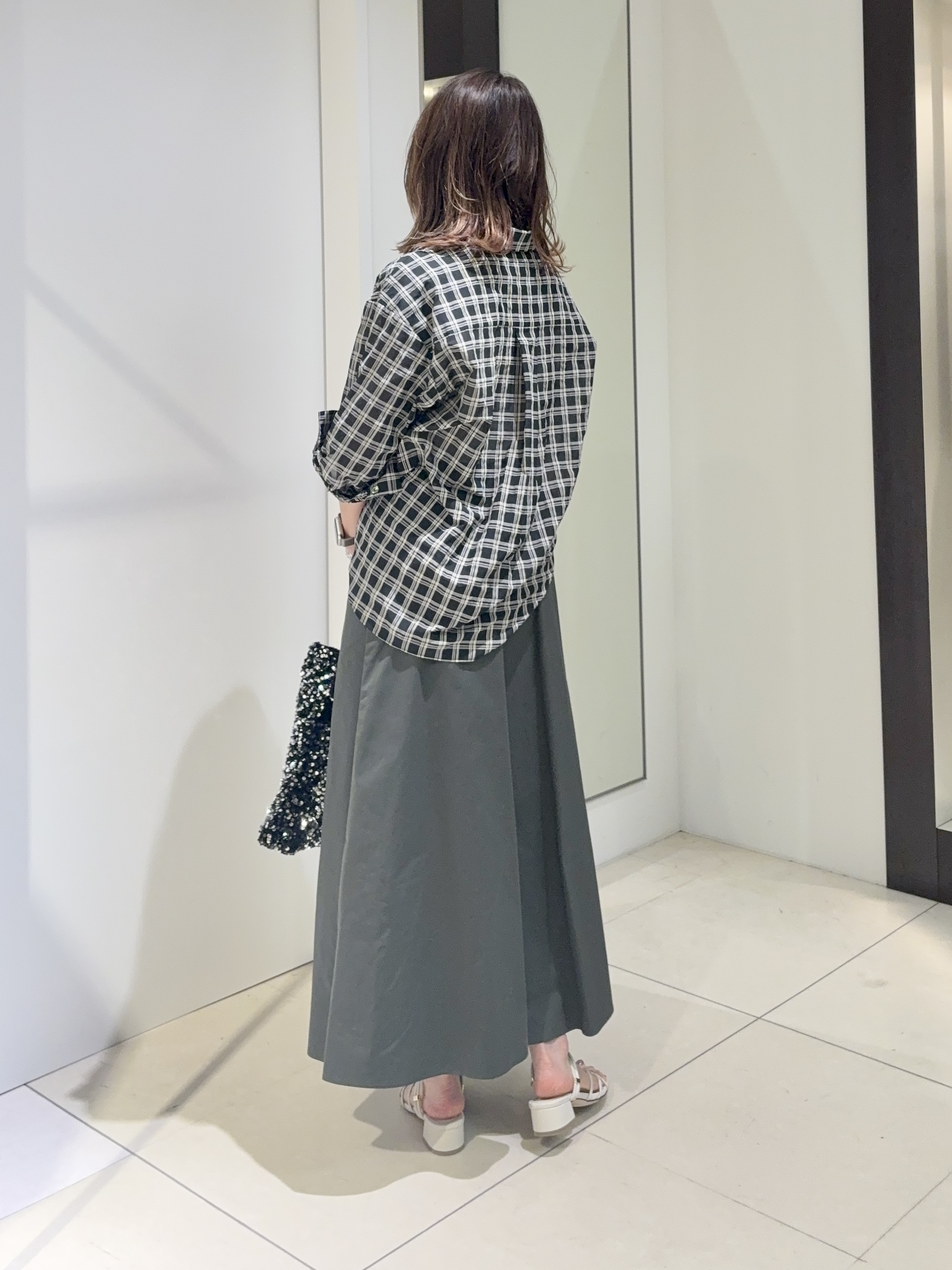 tomoさんの「UNTITLED｜シアーチェックシャツブラウス」を使ったコーディネート