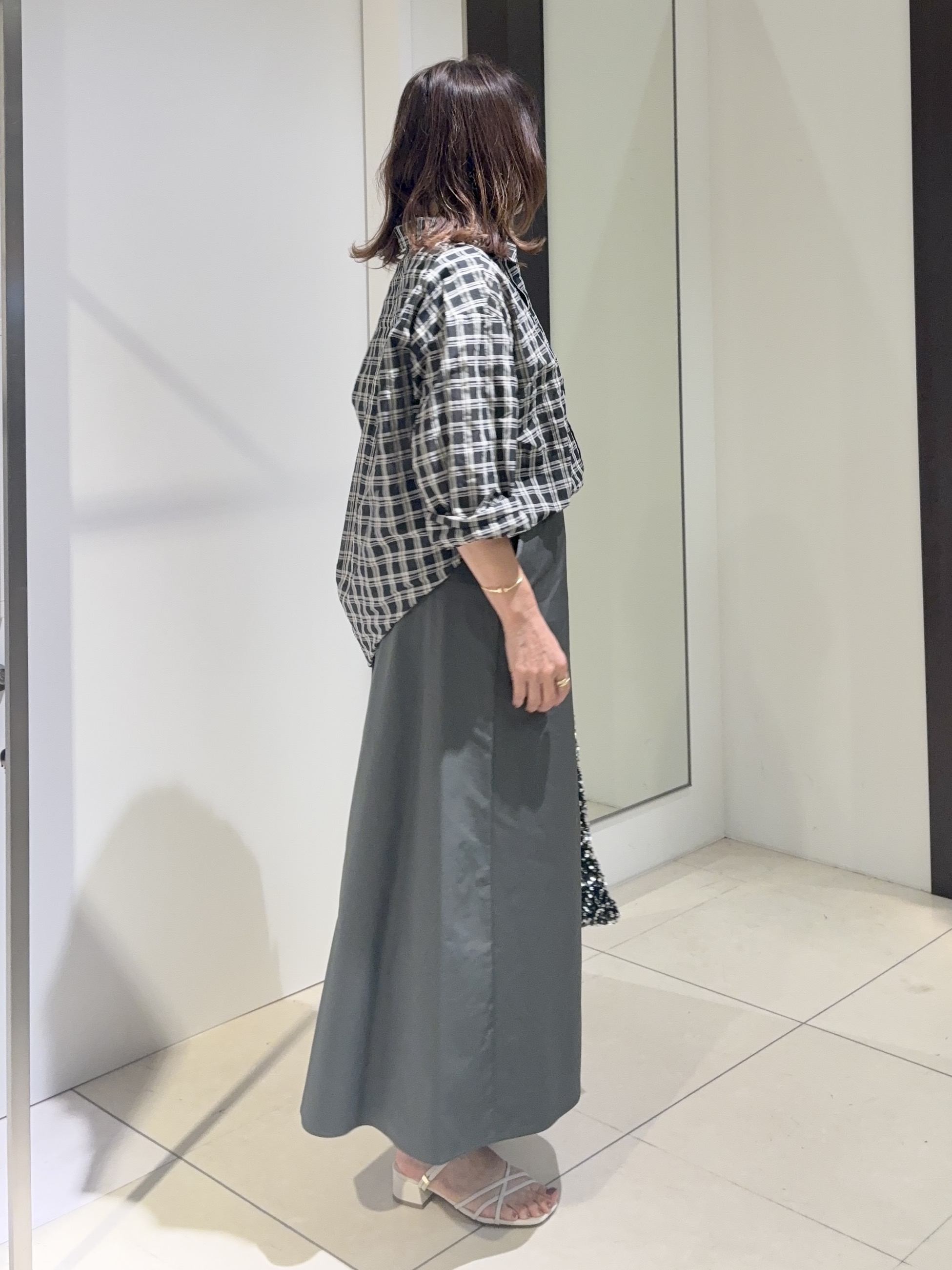 tomoさんの「UNTITLED｜シアーチェックシャツブラウス」を使ったコーディネート