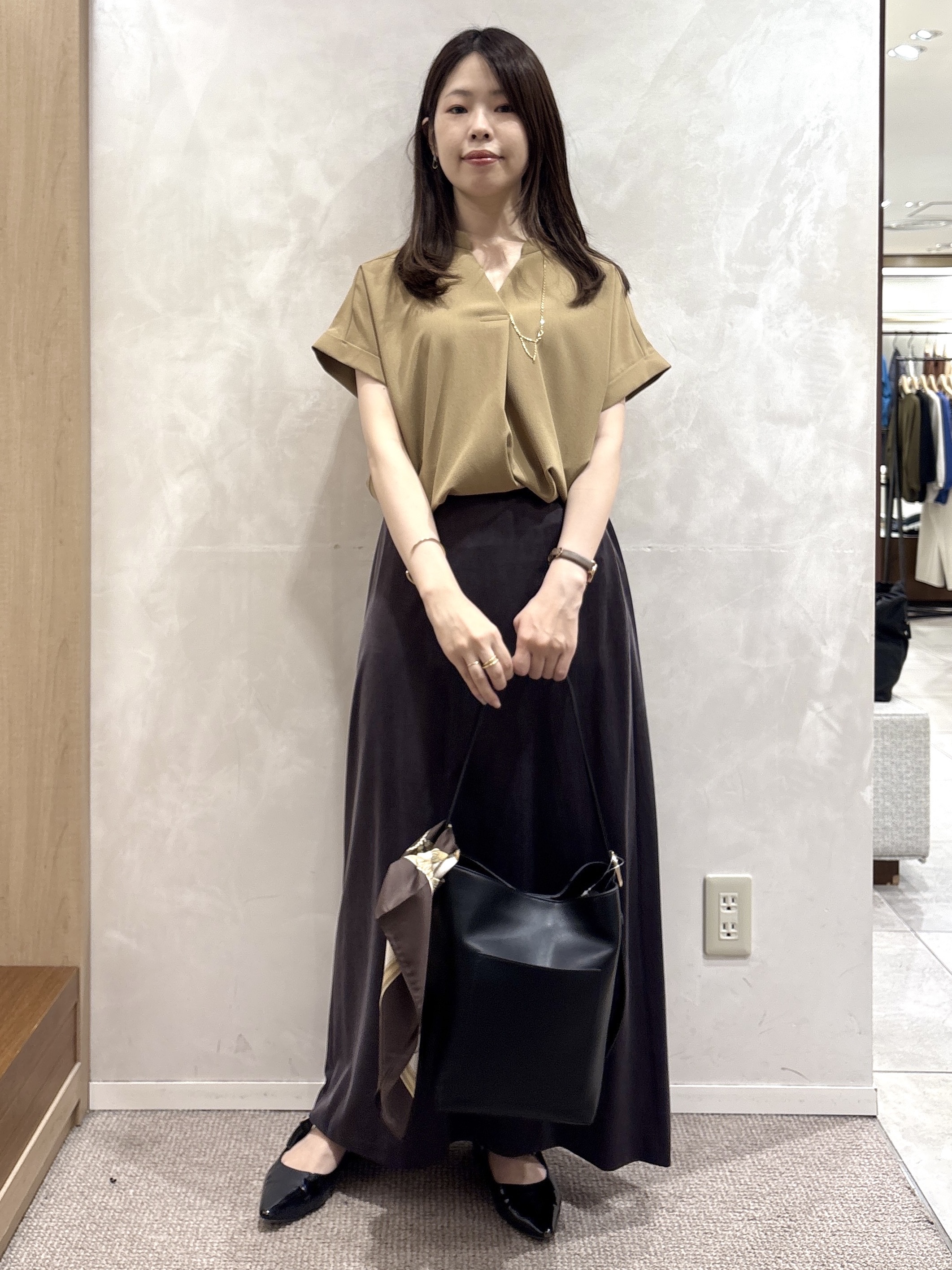 asamiさんの「UNTITLED｜【残暑も快適/セットアップ可/接触冷感】エアリークールブラウス」を使ったコーディネート