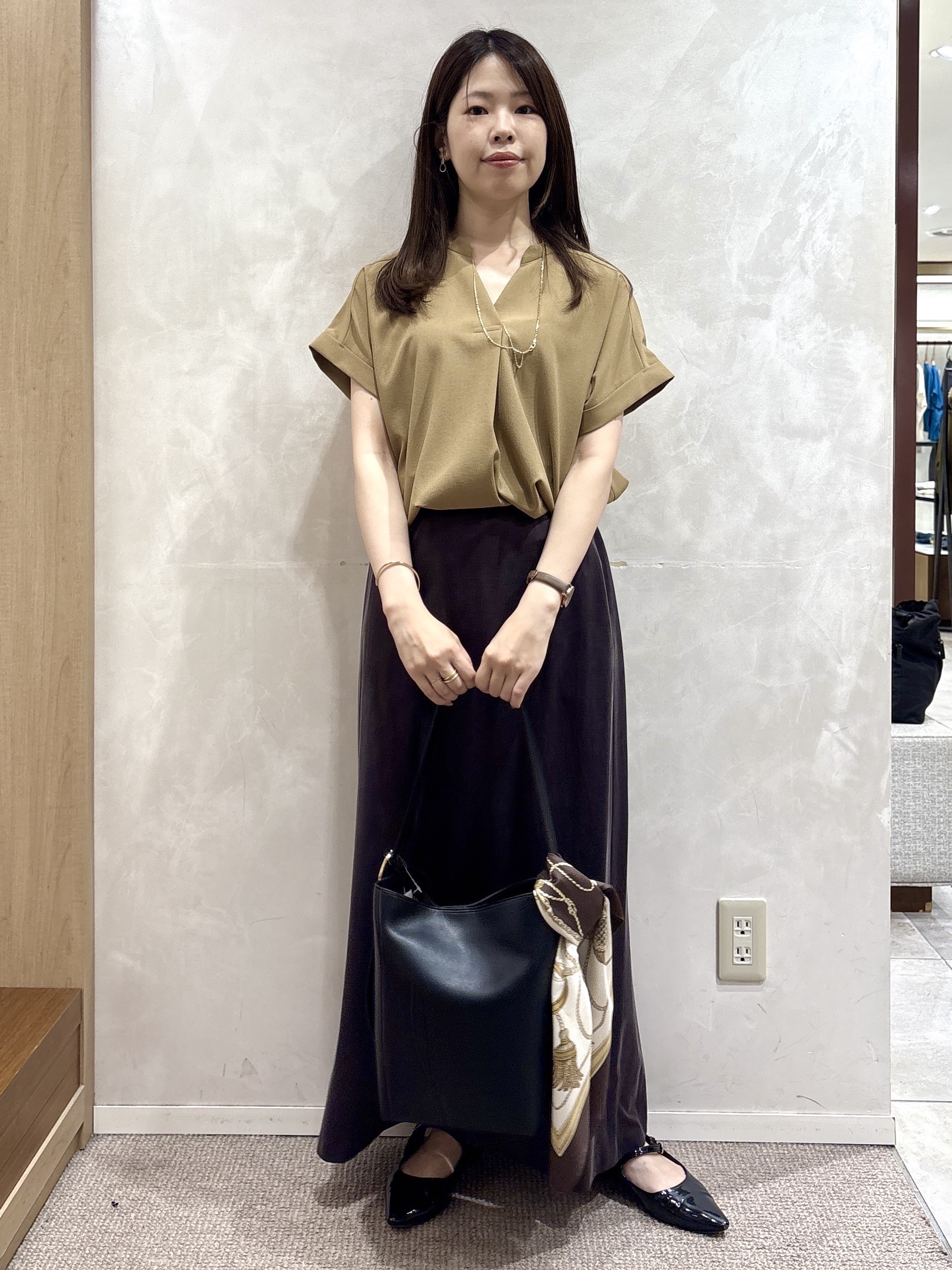 asamiさんの「UNTITLED｜【残暑も快適/セットアップ可/接触冷感】エアリークールブラウス」を使ったコーディネート
