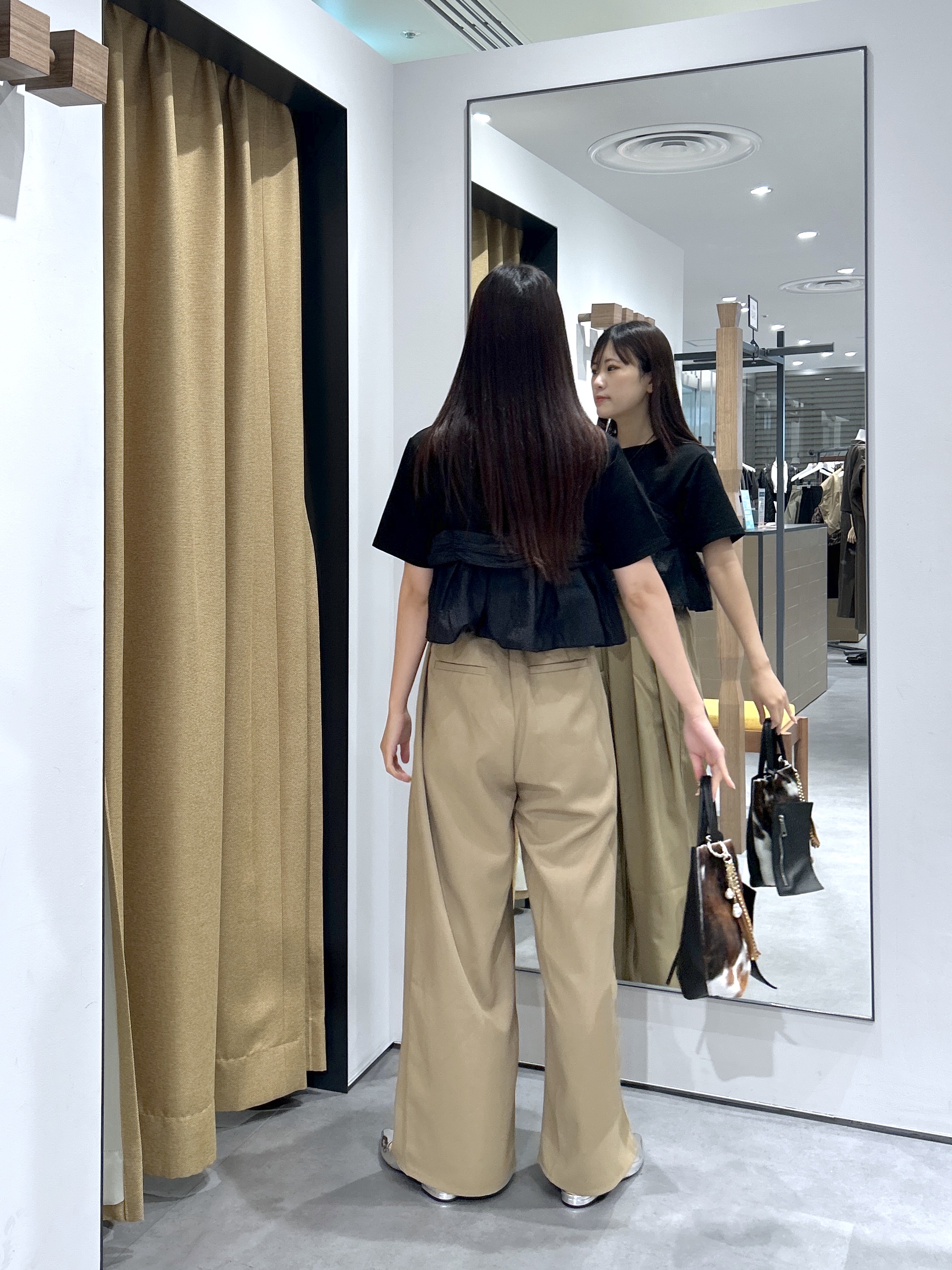 Renoさんの「INDIVI｜ツイストドッキングTシャツ」を使ったコーディネート