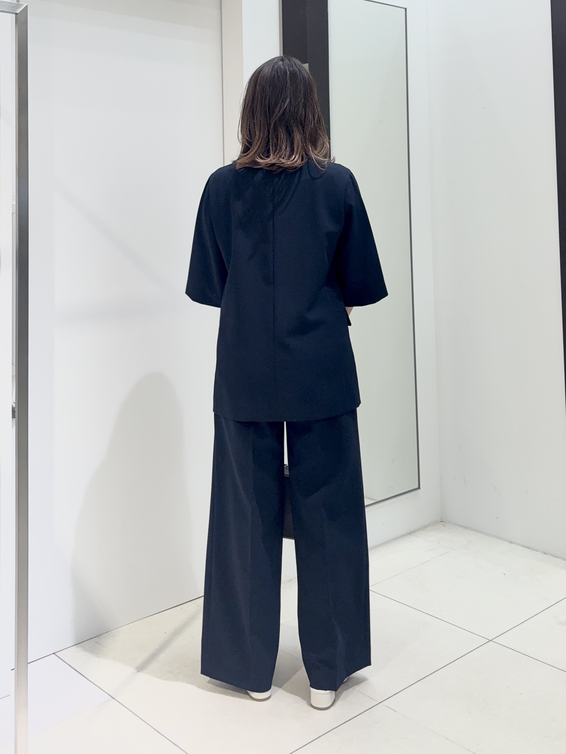 tomoさんの「UNTITLED｜【秋の通勤羽織/セットアップ可/UVカット】エアリークール半袖ジャケット」を使ったコーディネート