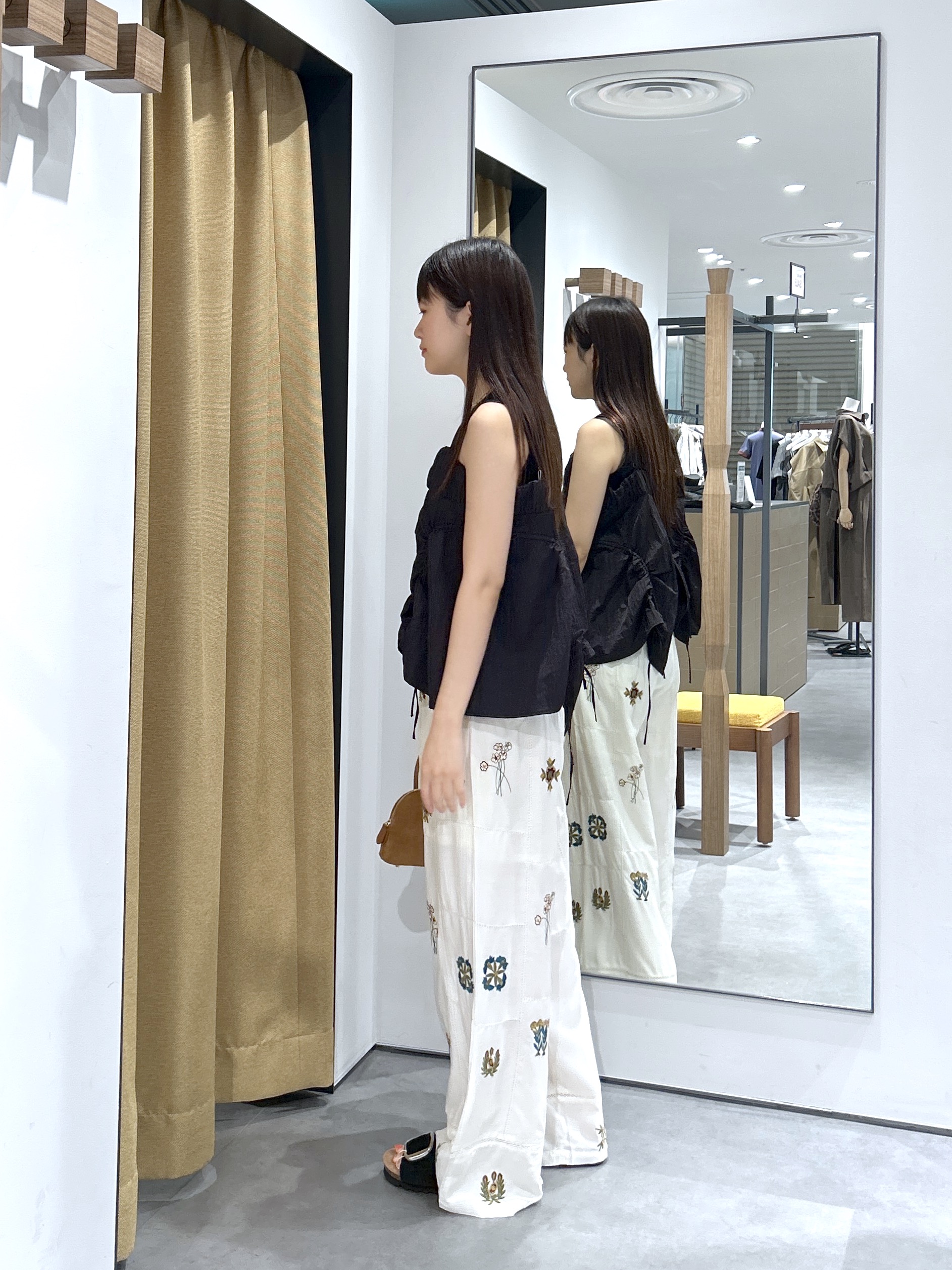 Renoさんの「INDIVI｜ナイロンギャザービスチェ」を使ったコーディネート