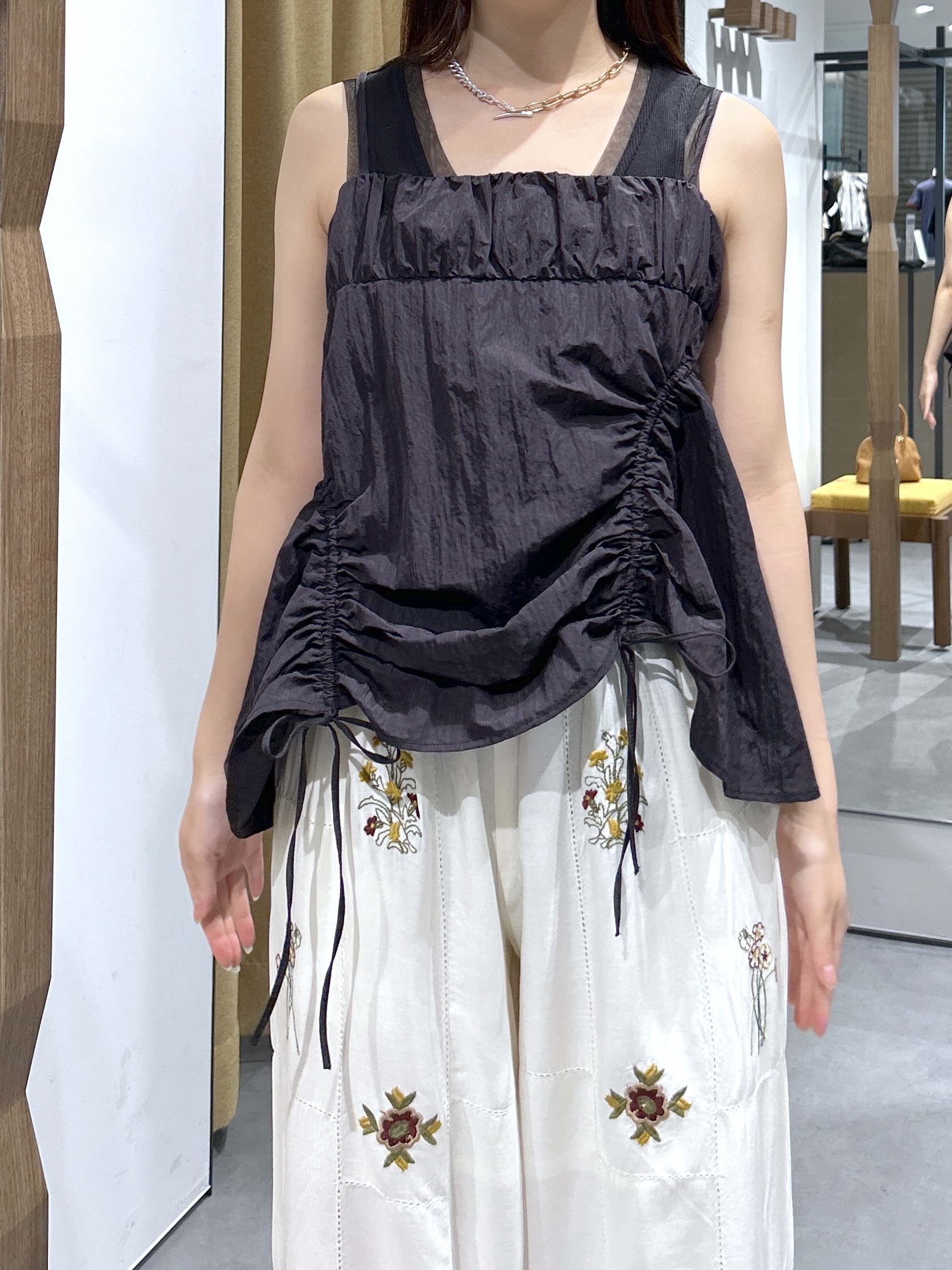 Renoさんの「INDIVI｜ナイロンギャザービスチェ」を使ったコーディネート