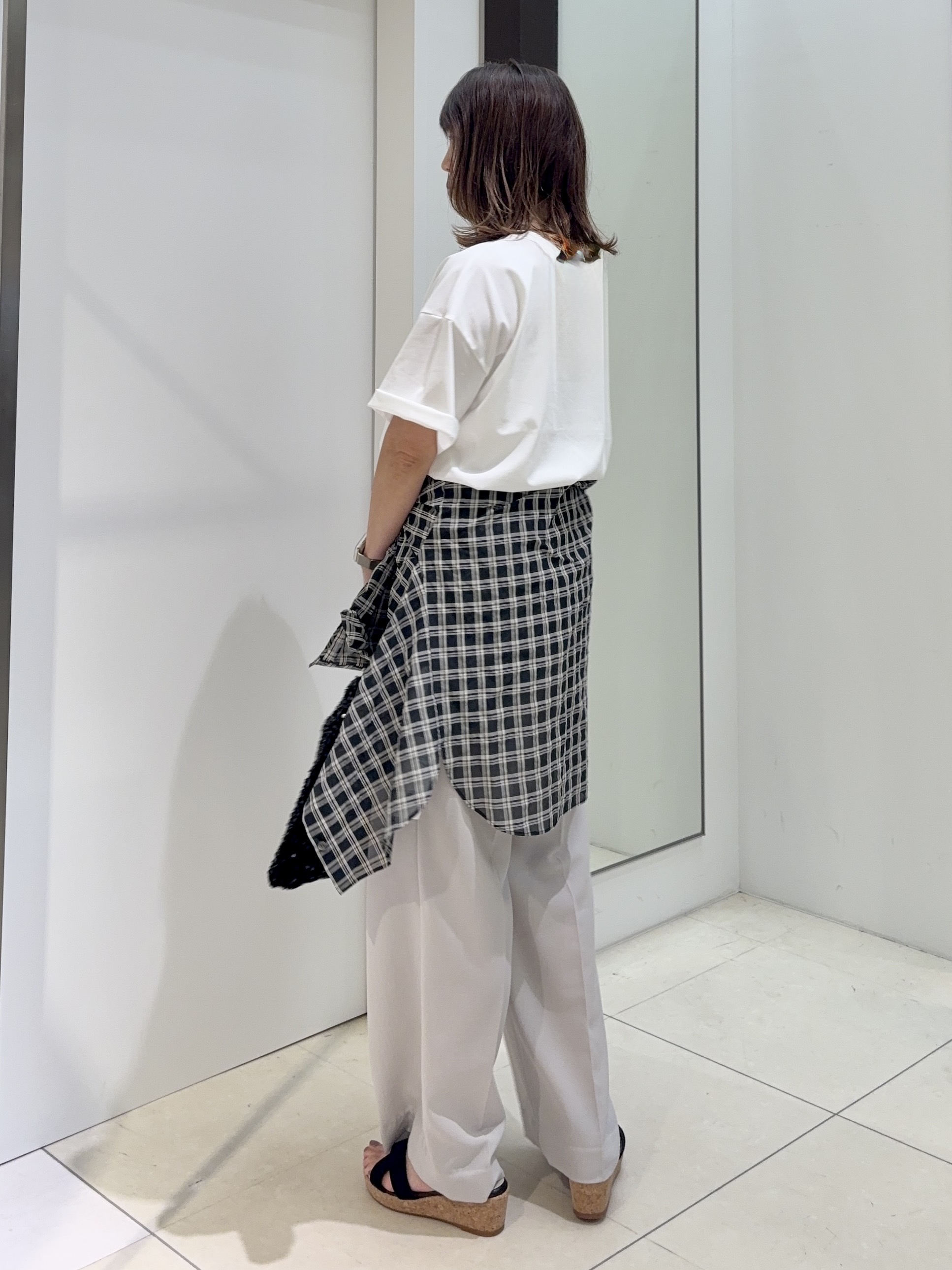 tomoさんの「UNTITLED｜シアーチェックシャツブラウス」を使ったコーディネート