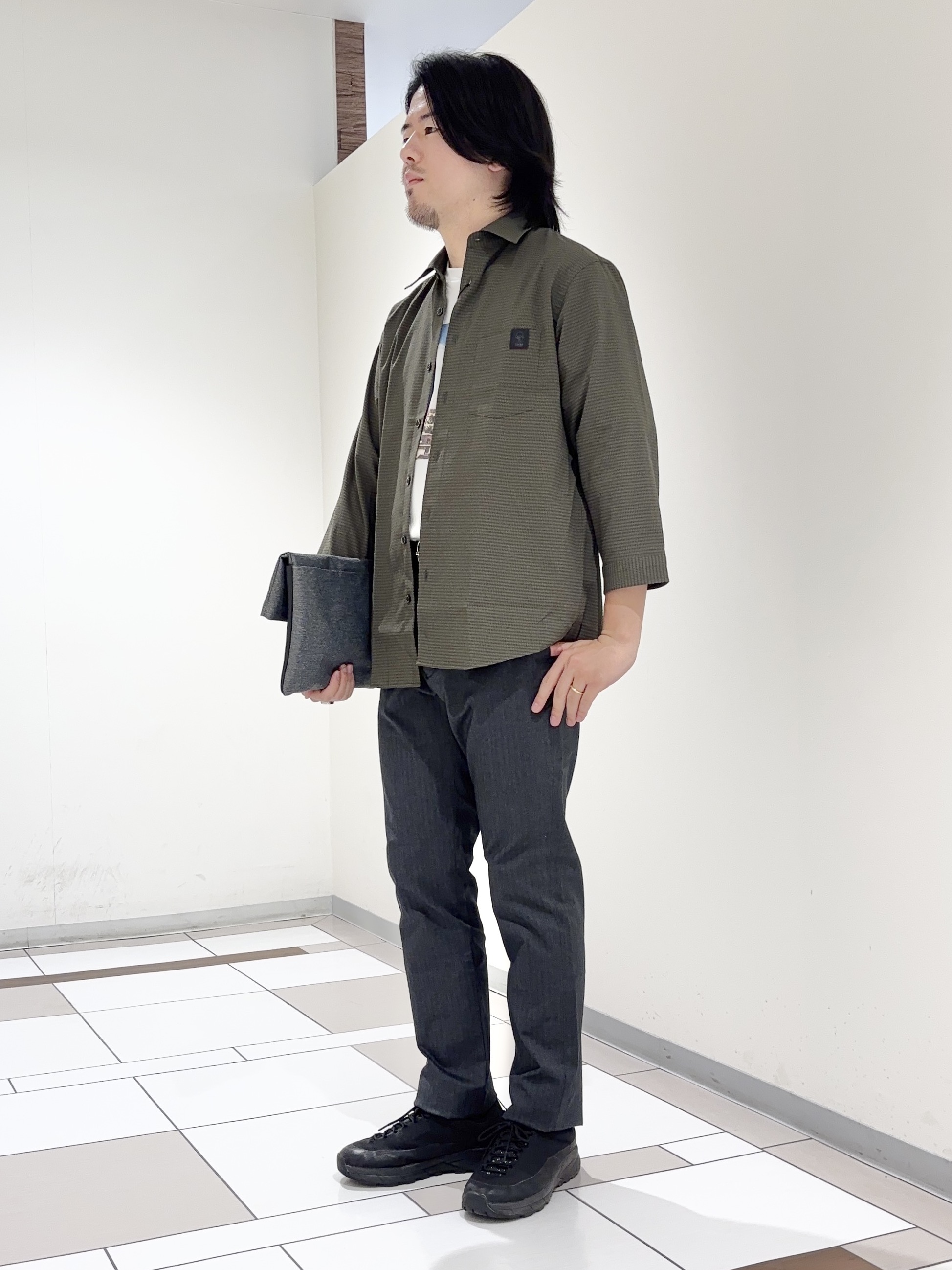 及川さんの「TAKEO KIKUCHI｜【日本製】DotAir（R）サッカー7分袖シャツ」を使ったコーディネート