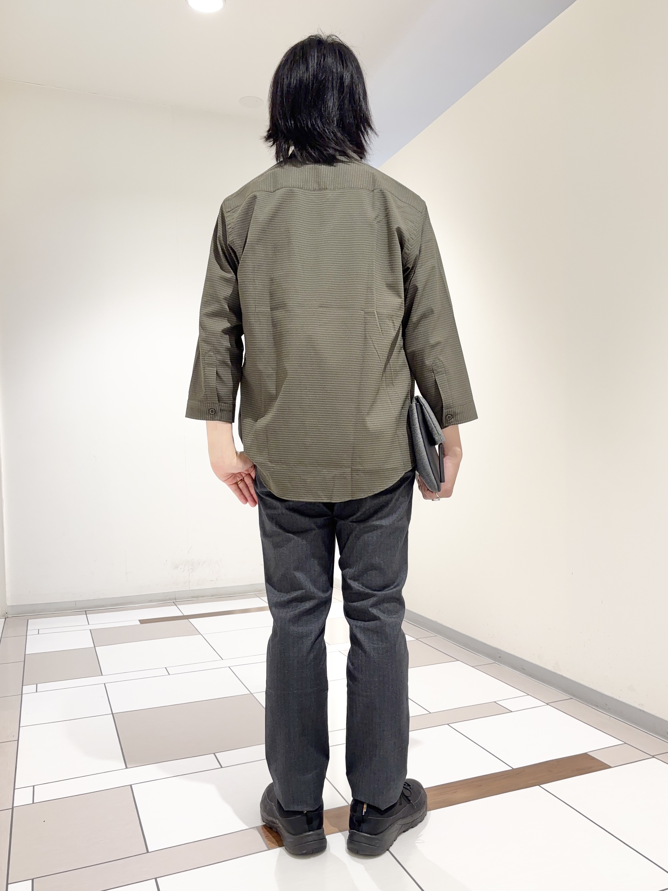 及川さんの「TAKEO KIKUCHI｜【日本製】DotAir（R）サッカー7分袖シャツ」を使ったコーディネート