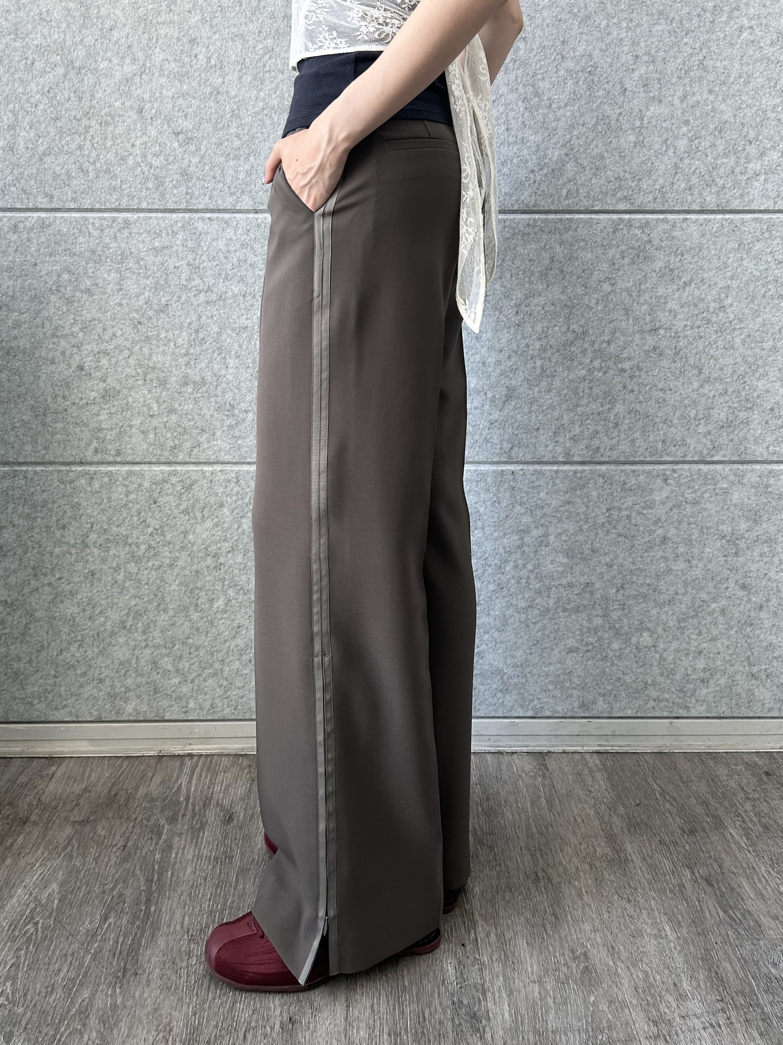 honoka Aさんの「CODE A｜line zip trousers」を使ったコーディネート