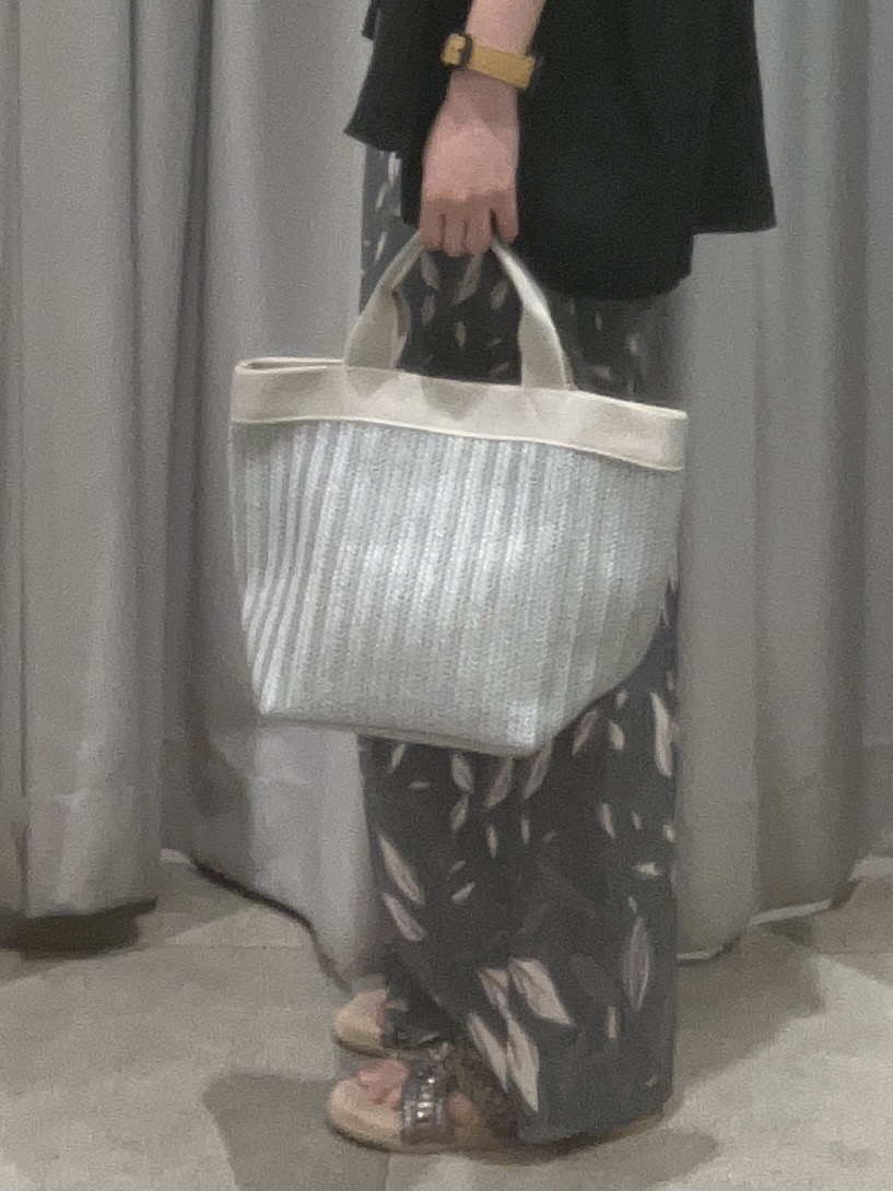 まーさんの「SHOO･LA･RUE｜【ひんやり/UV】ほんのりシアーで上品な バックギャザーブラウス」を使ったコーディネート