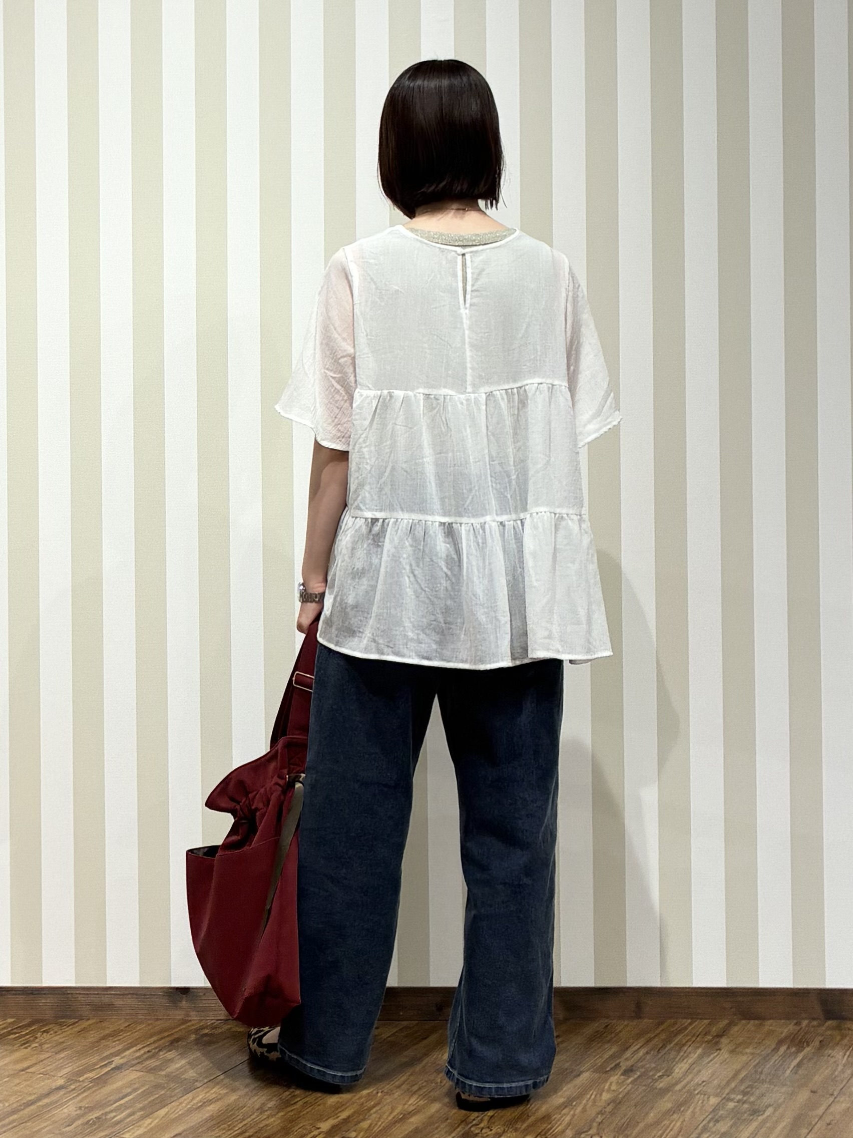 SAOさんの「SHOO･LA･RUE｜【洗濯機可/S-LL】インせず着られる シアー素材が上品なティアードブラウス」を使ったコーディネート
