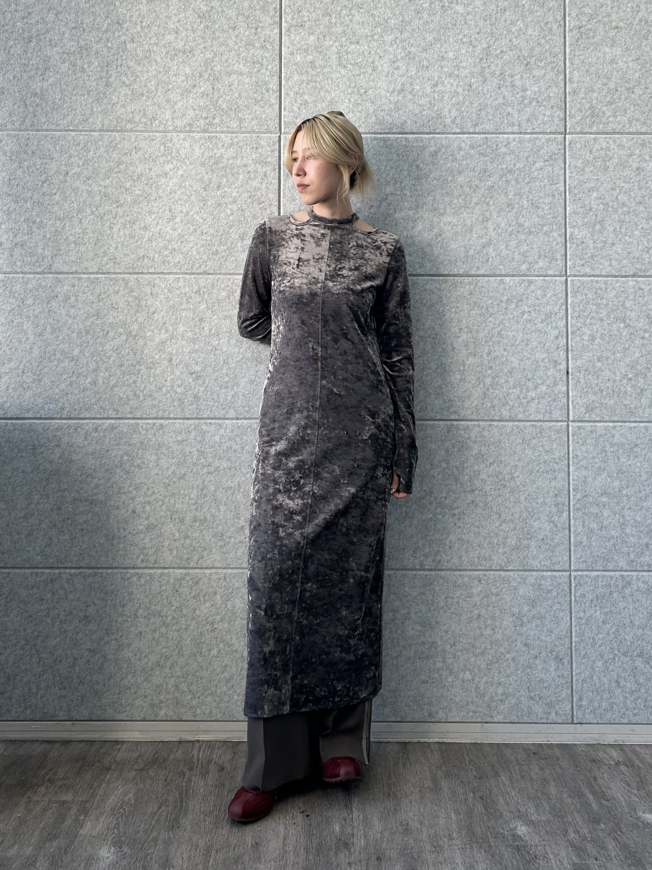 honoka Aさんの「CODE A｜【ReRe】neck point velour dress」を使ったコーディネート