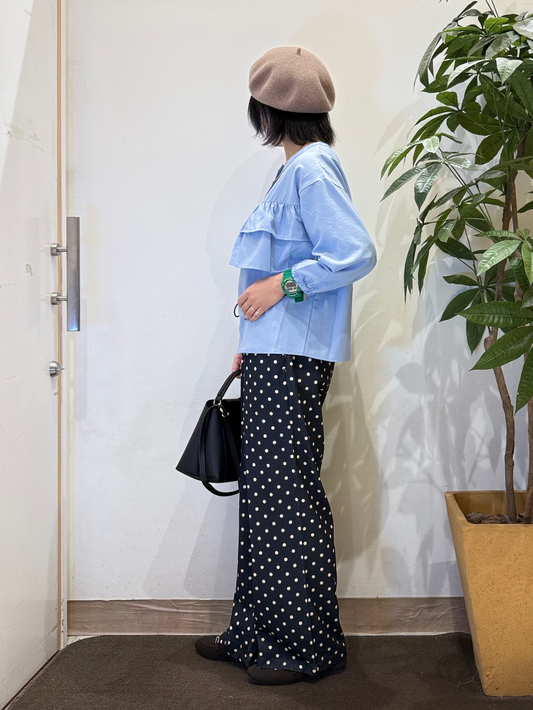 misakiさんの「SHOO･LA･RUE｜【S-LL/洗濯機可】1枚で華やか ティアードフリルブラウス」を使ったコーディネート
