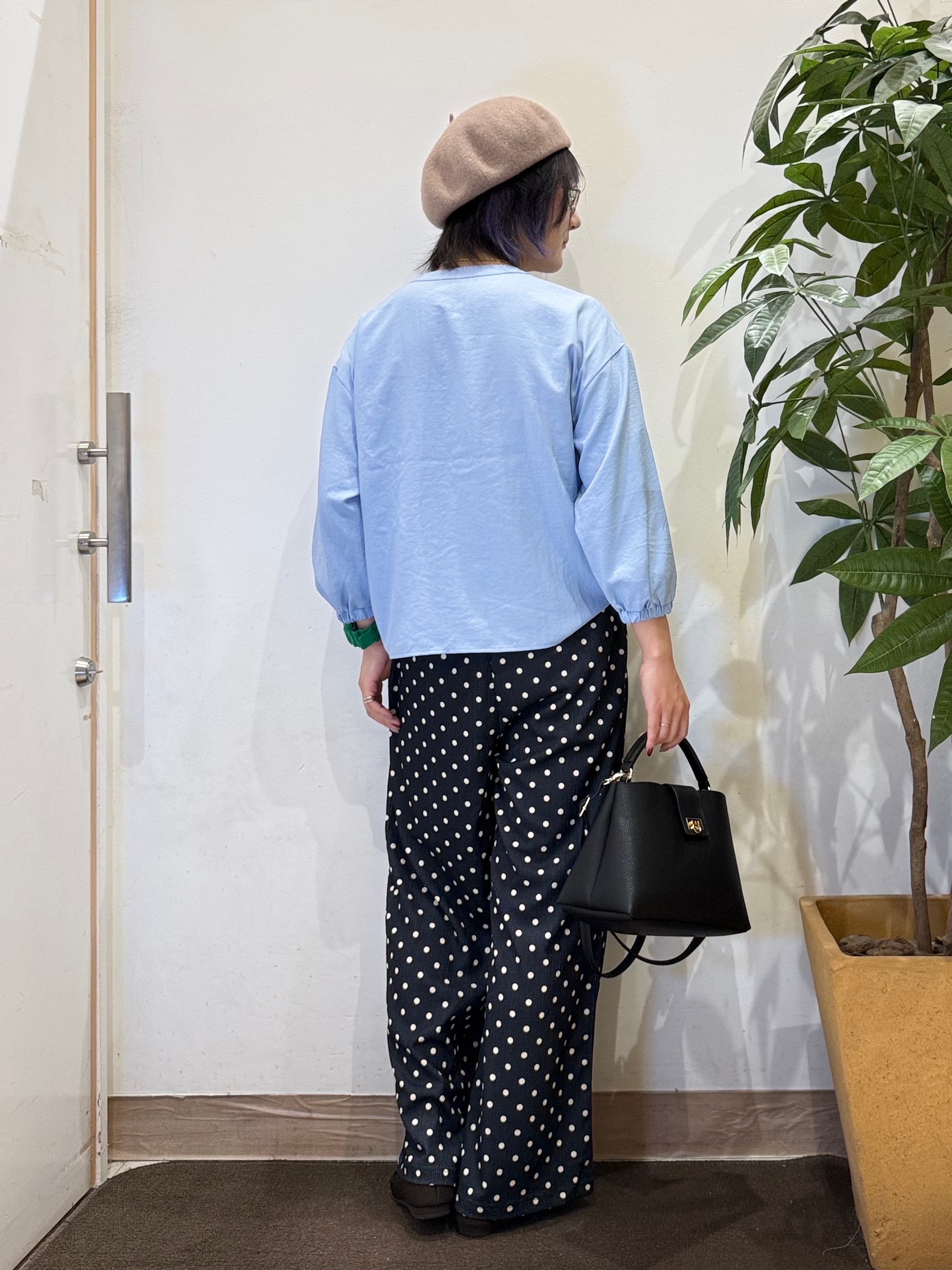 misakiさんの「SHOO･LA･RUE｜【S-LL/洗濯機可】1枚で華やか ティアードフリルブラウス」を使ったコーディネート
