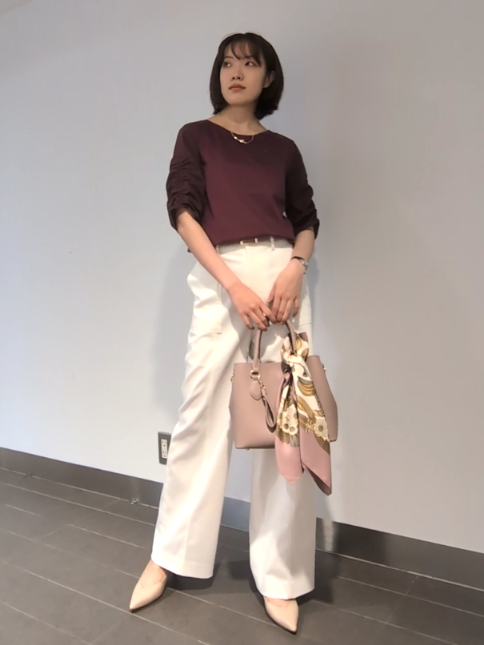Akaさんの「COUP DE CHANCE｜【手洗い可／日本製】袖ギャザーカットソー」を使ったコーディネート