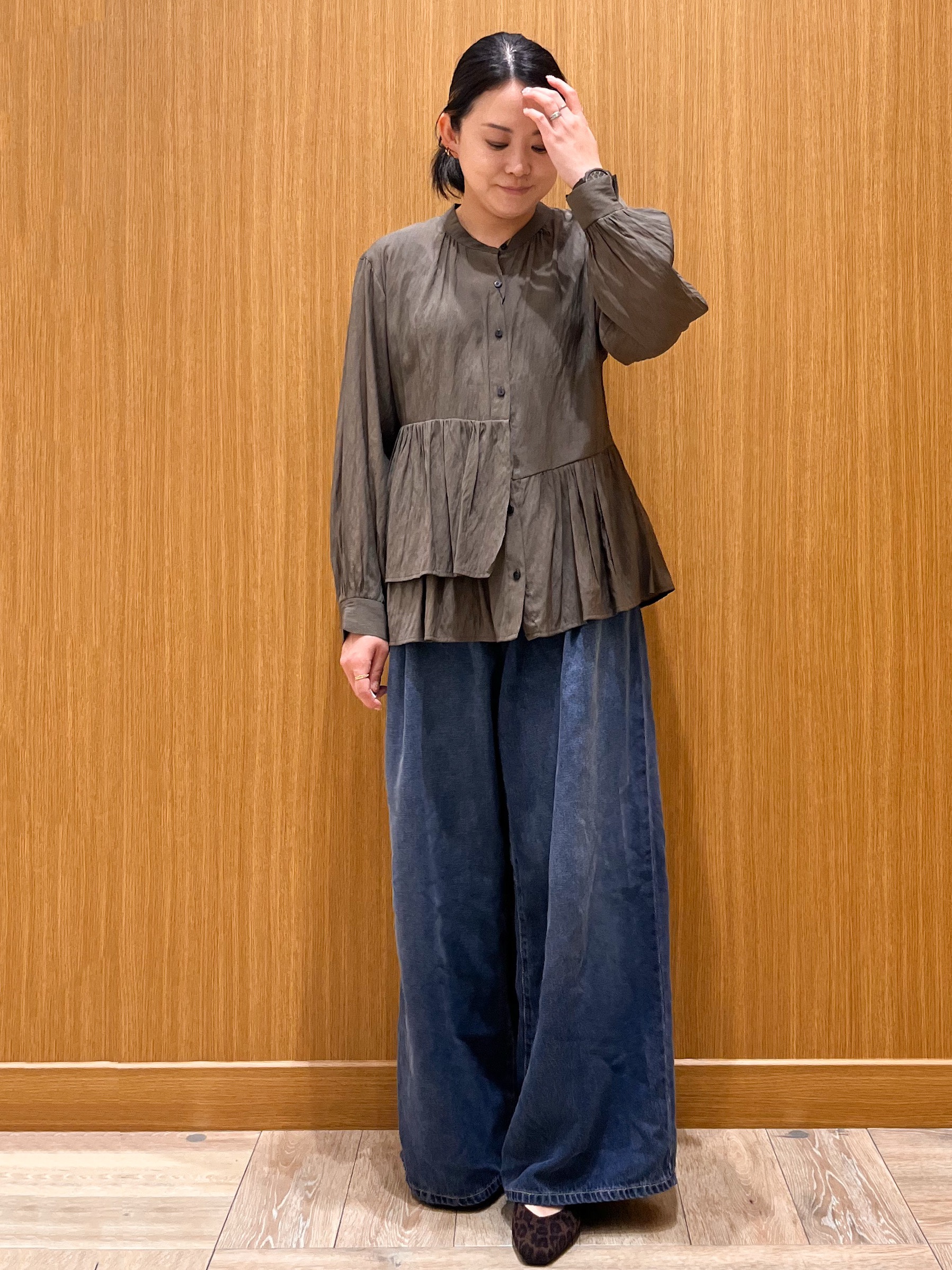 aさんの「OPAQUE.CLIP｜シアーペプラムブラウス【洗濯機OK】」を使ったコーディネート