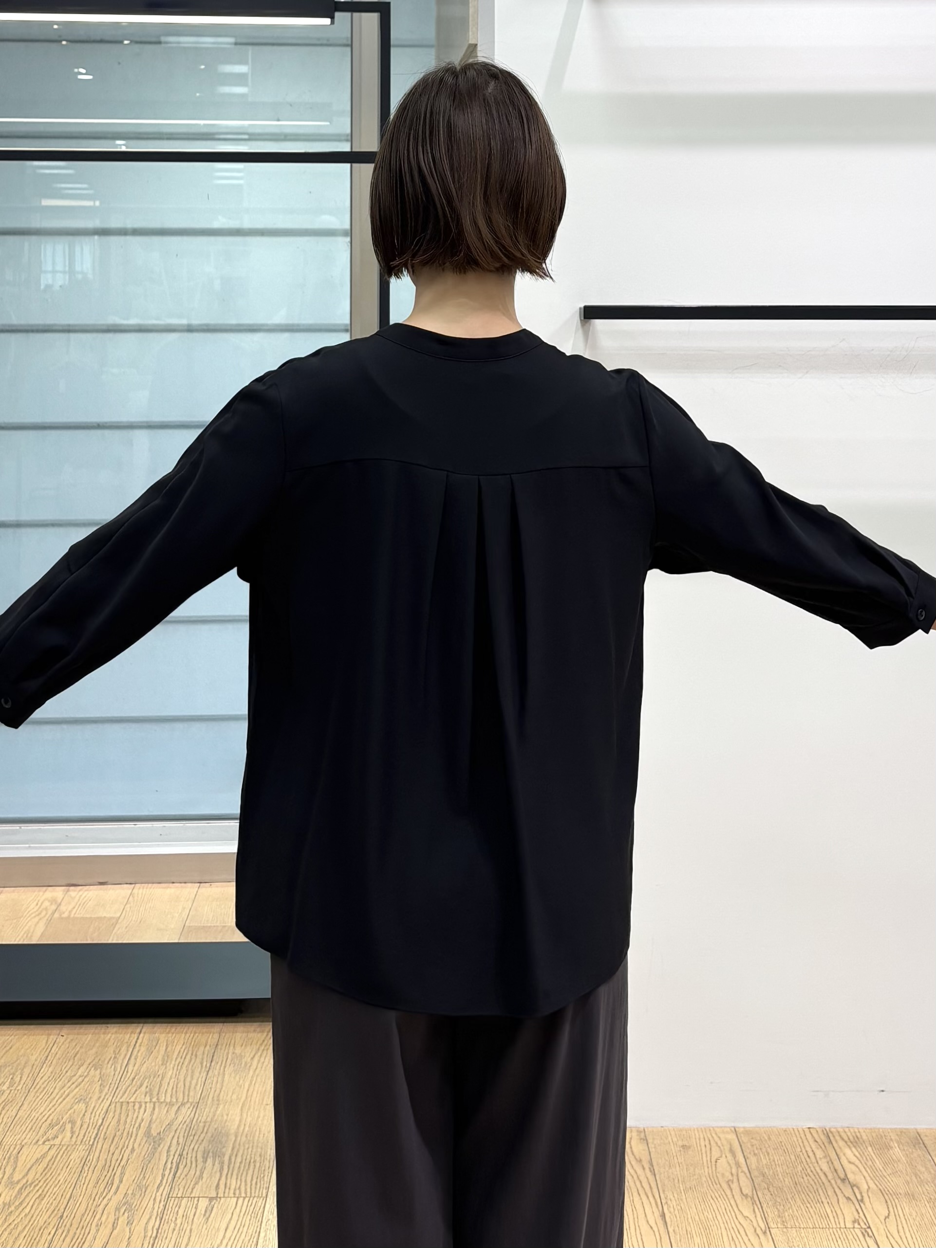 asamiさんの「INDIVI｜【羽織りにも！/UVケア/着る日傘】ケープ風ブラウス」を使ったコーディネート