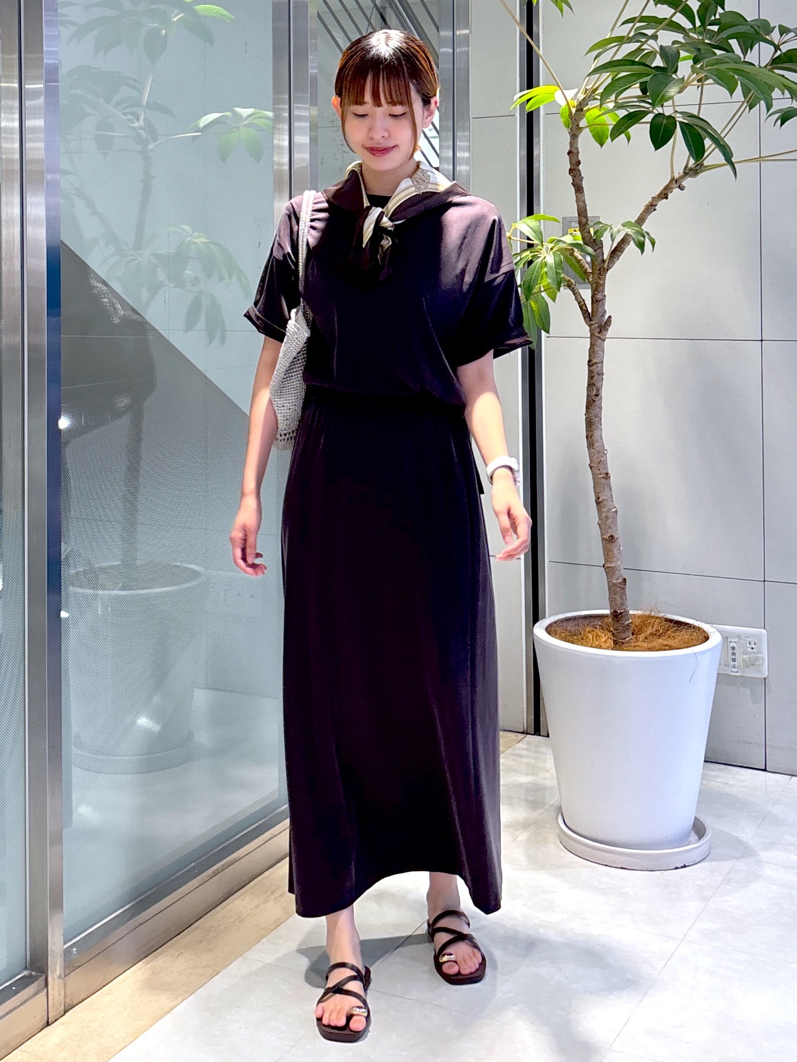 yukaさんの「UNTITLED｜【きれいめTシャツ/セットアップ可】ヴィンテージライクプルオーバー」を使ったコーディネート