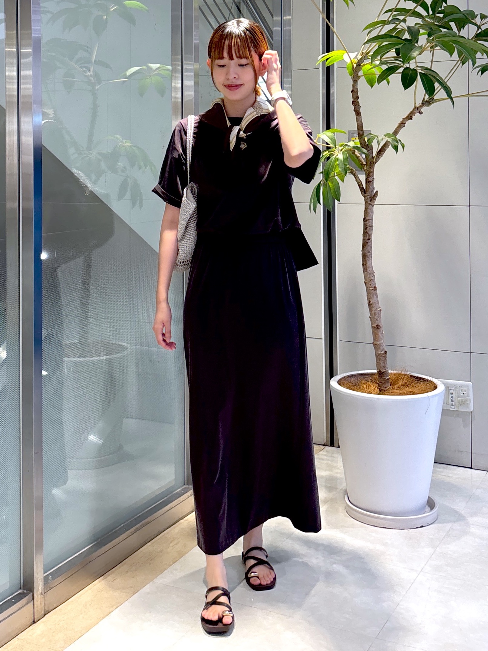 yukaさんの「UNTITLED｜【きれいめTシャツ/セットアップ可】ヴィンテージライクプルオーバー」を使ったコーディネート