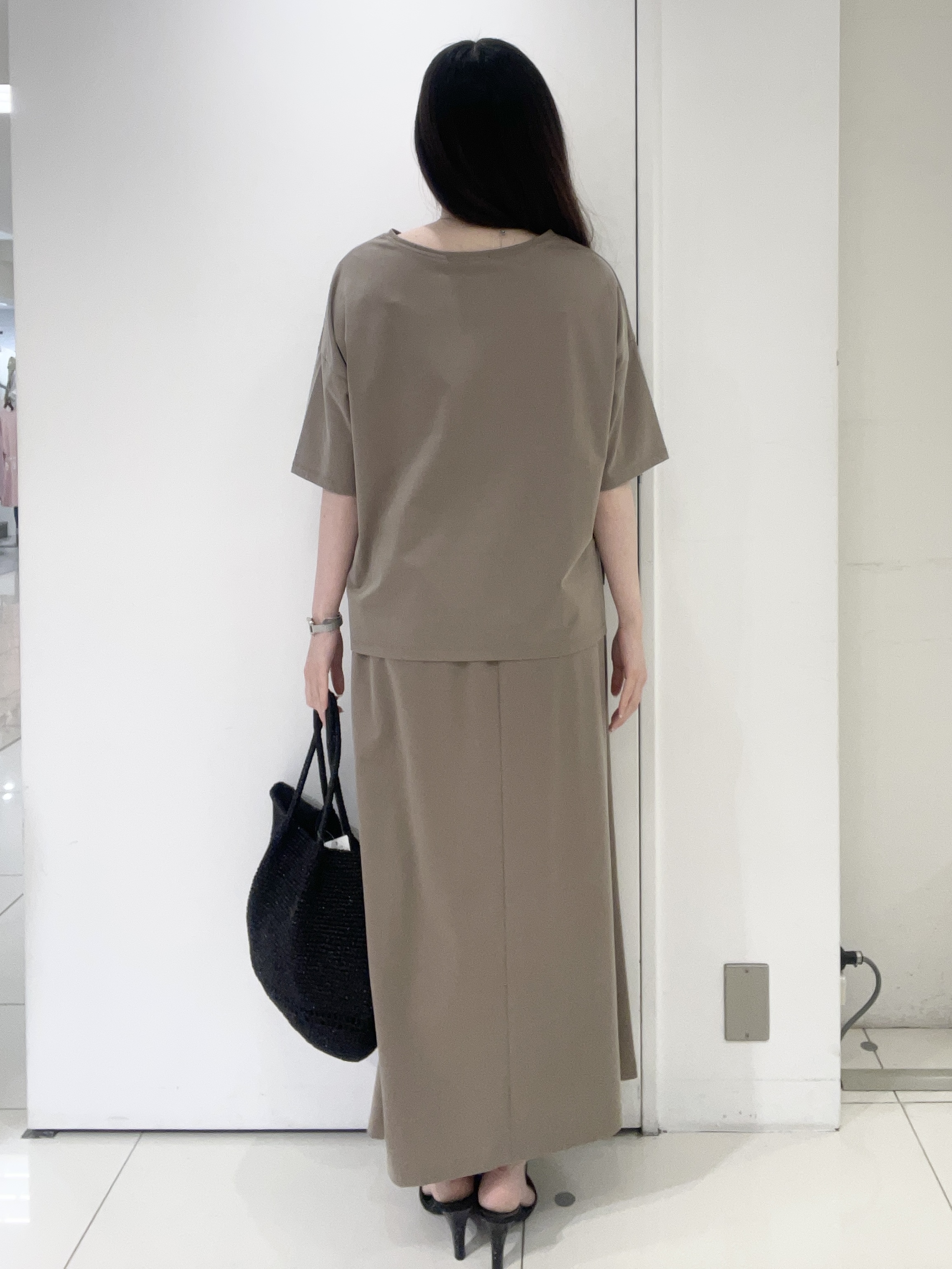 moeさんの「UNTITLED｜【セットアップ可/接触冷感】ヴィンテージライクプルオーバー」を使ったコーディネート