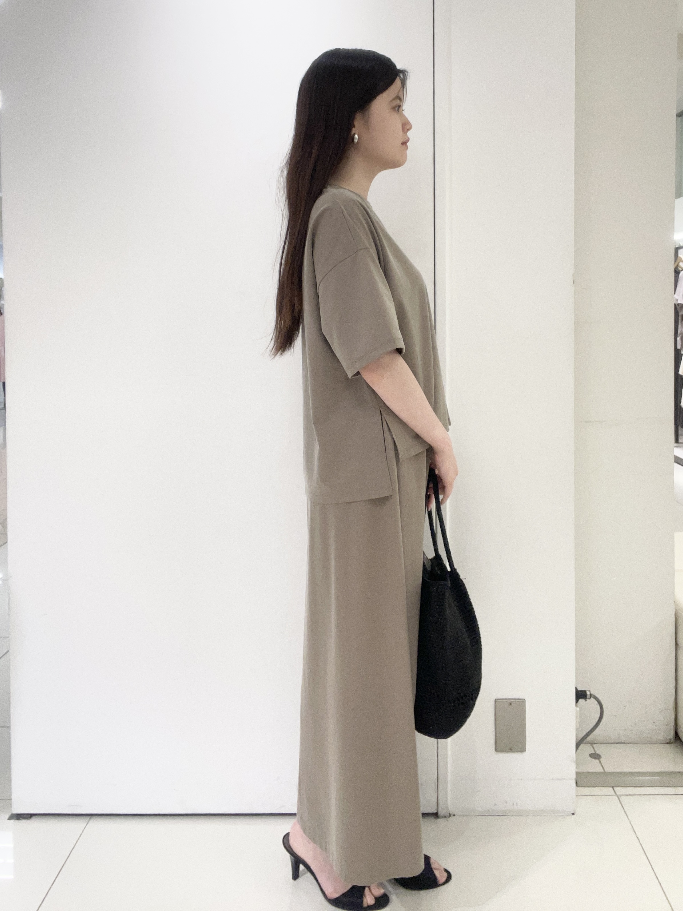 moeさんの「UNTITLED｜【セットアップ可/接触冷感】ヴィンテージライクプルオーバー」を使ったコーディネート