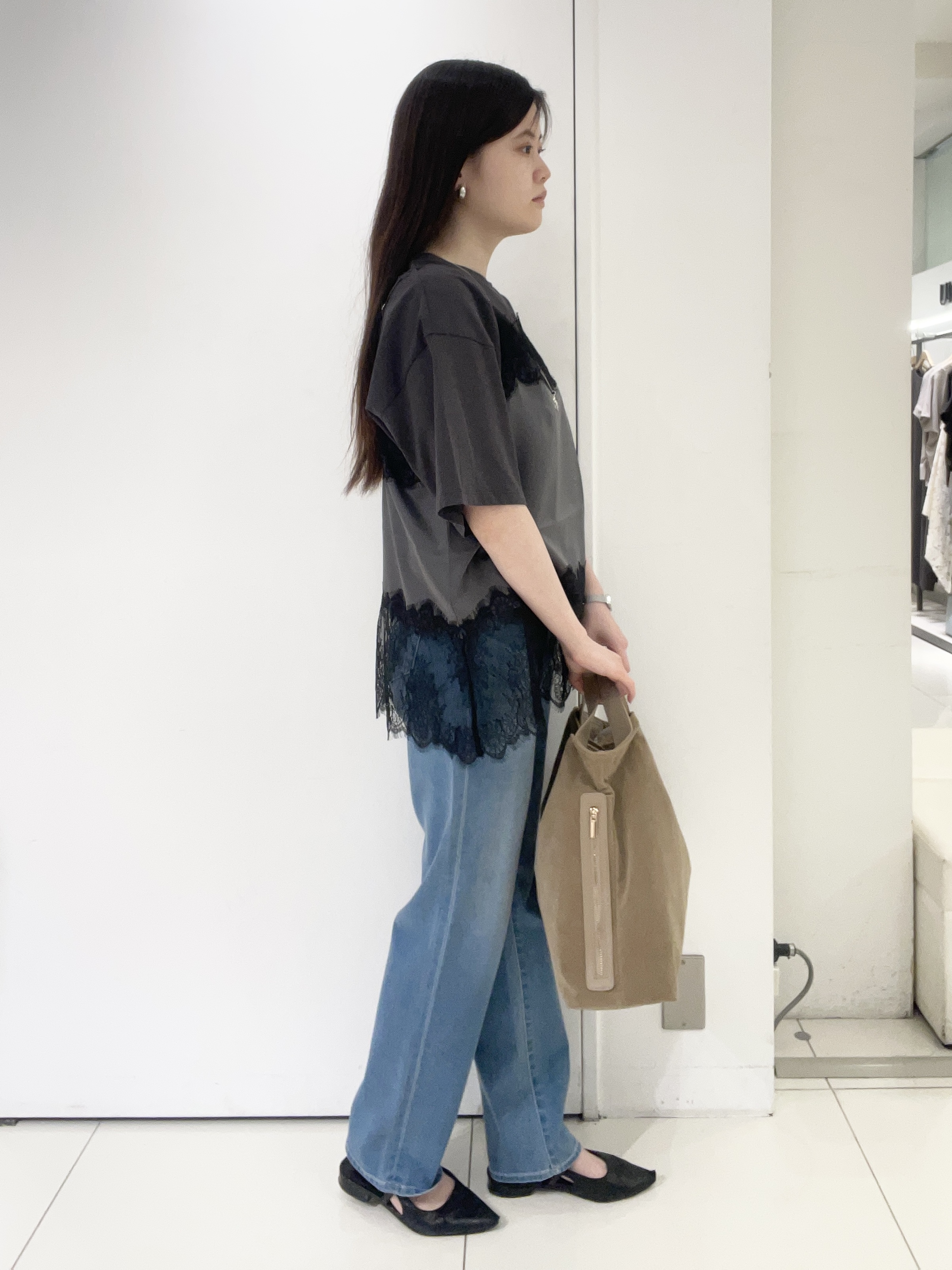 moeさんの「UNTITLED｜【1枚でもセットでも】レースキャミ付きプルオーバー」を使ったコーディネート