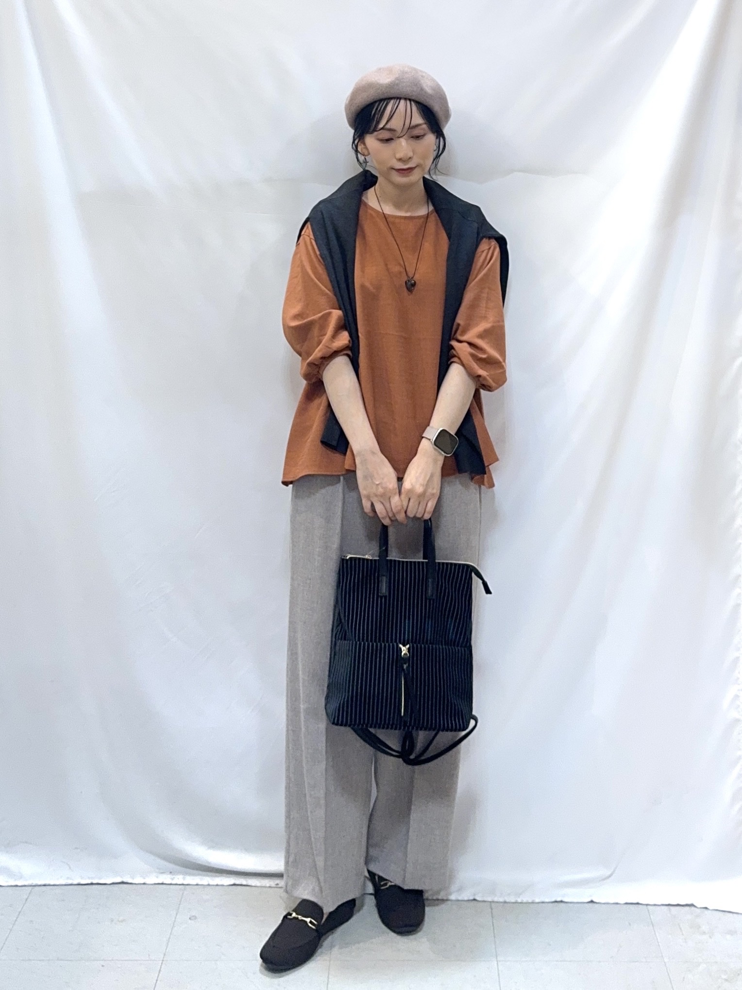 𝐇𝐢𝐫𝐨𝐦𝐢さんの「SHOO･LA･RUE｜【S-LL/洗濯機可】フロントが目を引く 大人レースカーディガン」を使ったコーディネート
