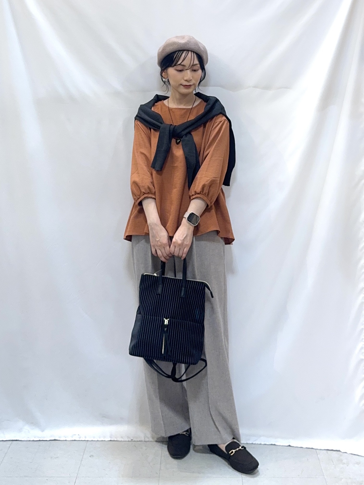 𝐇𝐢𝐫𝐨𝐦𝐢さんの「SHOO･LA･RUE｜【S-LL/洗濯機可】フロントが目を引く 大人レースカーディガン」を使ったコーディネート