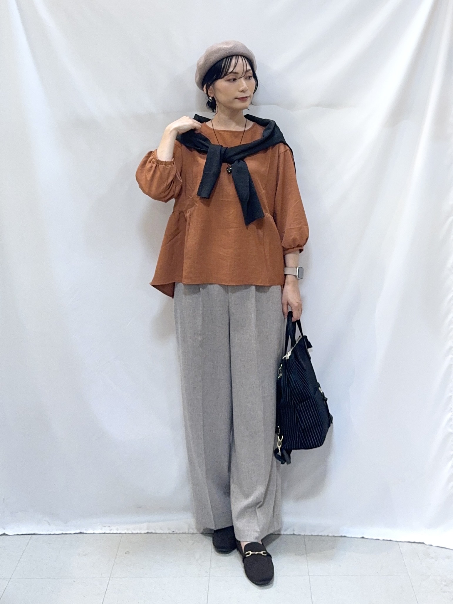 𝐇𝐢𝐫𝐨𝐦𝐢さんの「SHOO･LA･RUE｜【S-LL/洗濯機可】フロントが目を引く 大人レースカーディガン」を使ったコーディネート