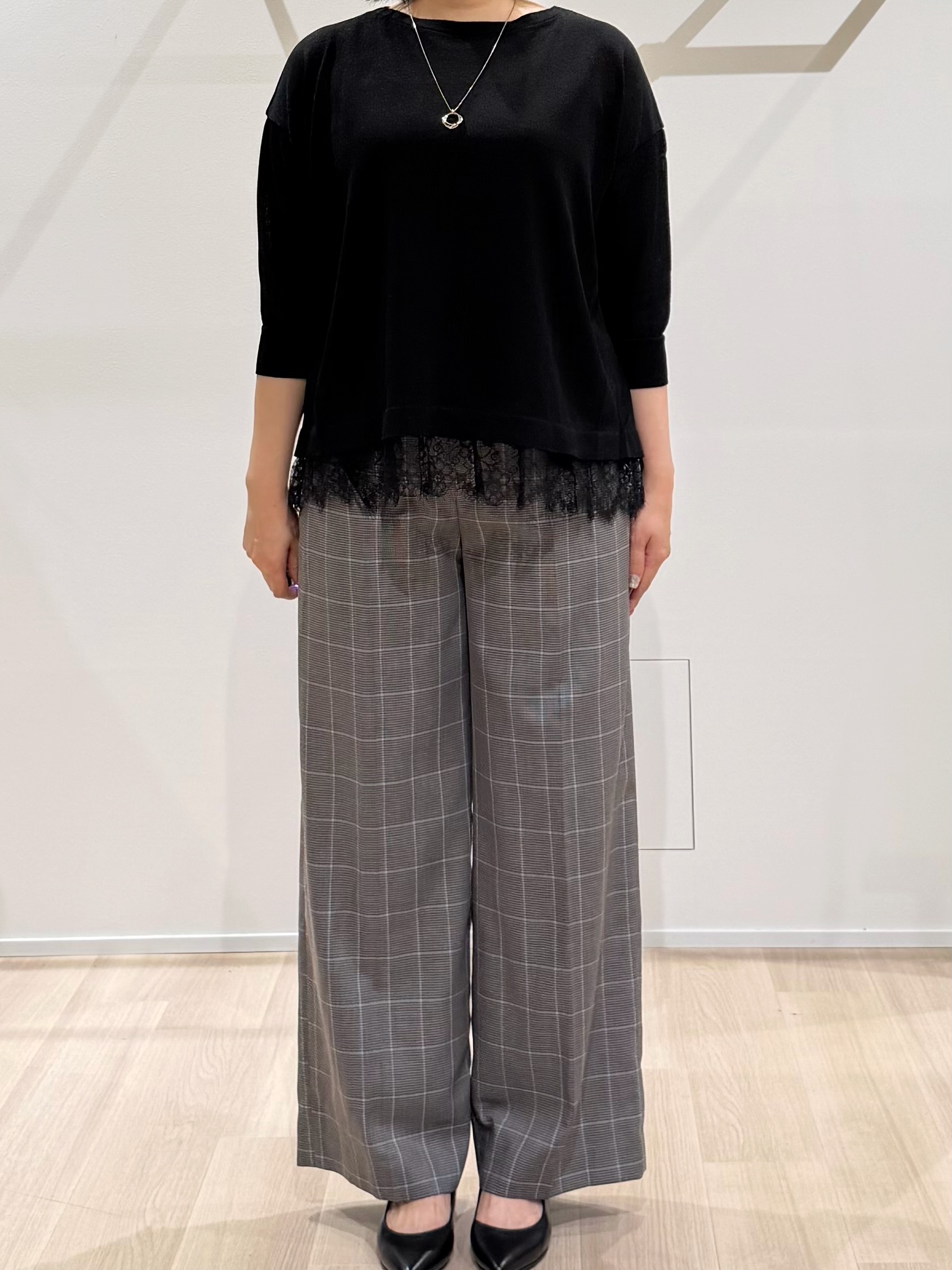 TOMOMIさんの「UNTITLED｜【一枚で着映え】レースドッキングニットプルオーバー」を使ったコーディネート