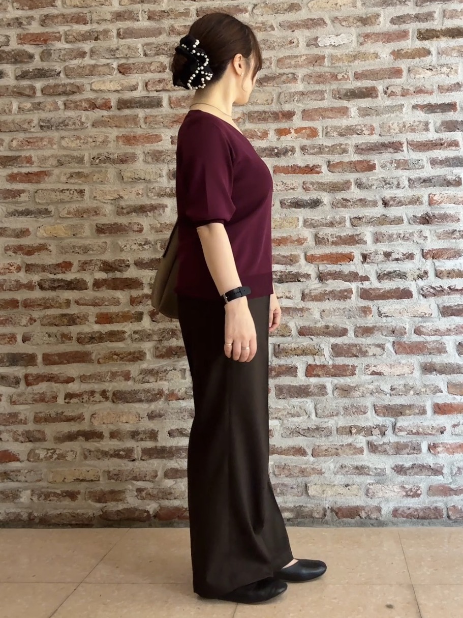 tokiさんの「THE SHOP TK｜【秋始めにちょうどいい/毛玉防止】すっきりVネック秋色6分袖ニット」を使ったコーディネート