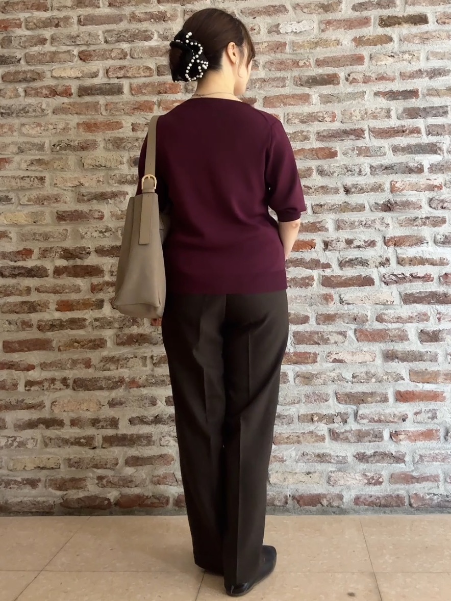 tokiさんの「THE SHOP TK｜【秋始めにちょうどいい/毛玉防止】すっきりVネック秋色6分袖ニット」を使ったコーディネート