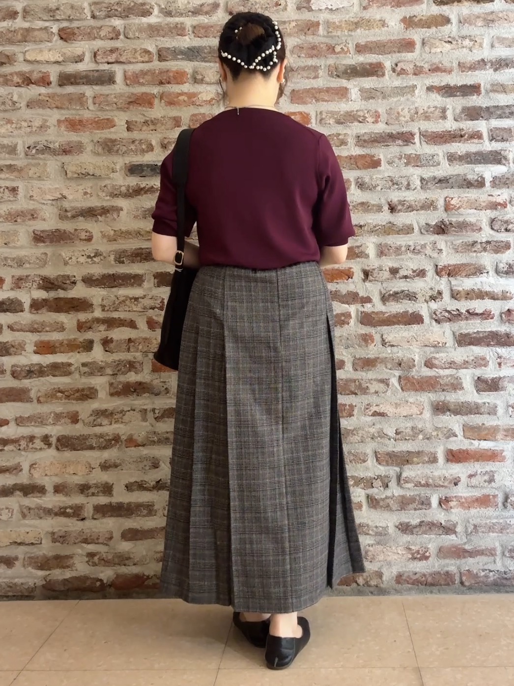 tokiさんの「THE SHOP TK｜【秋始めにちょうどいい/毛玉防止】すっきりVネック秋色6分袖ニット」を使ったコーディネート