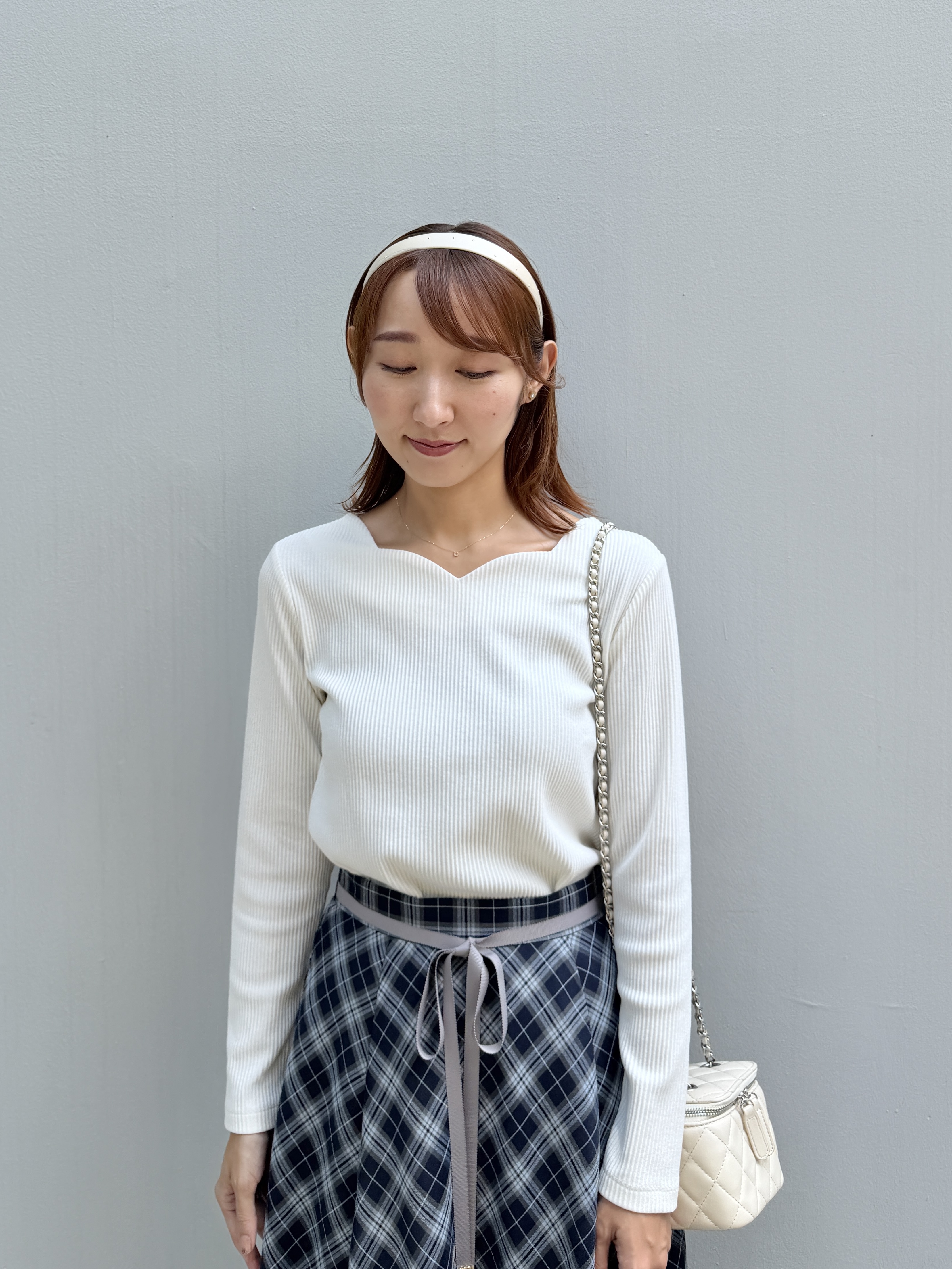 みぃさんの「Couture brooch｜【好印象】シェードチェック先染めジョーゼットスカート【洗濯機可】」を使ったコーディネート