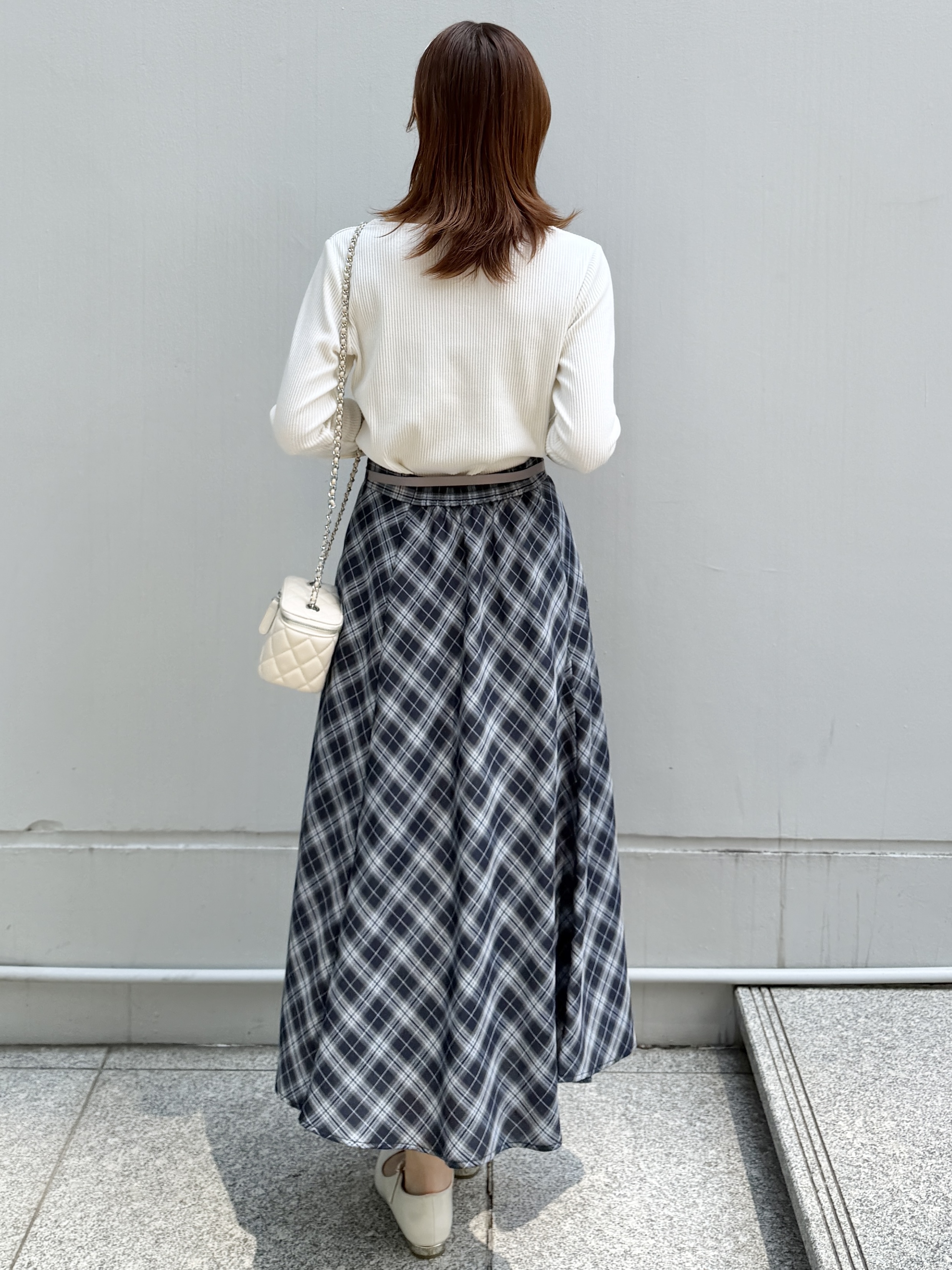 みぃさんの「Couture brooch｜【好印象】シェードチェック先染めジョーゼットスカート【洗濯機可】」を使ったコーディネート