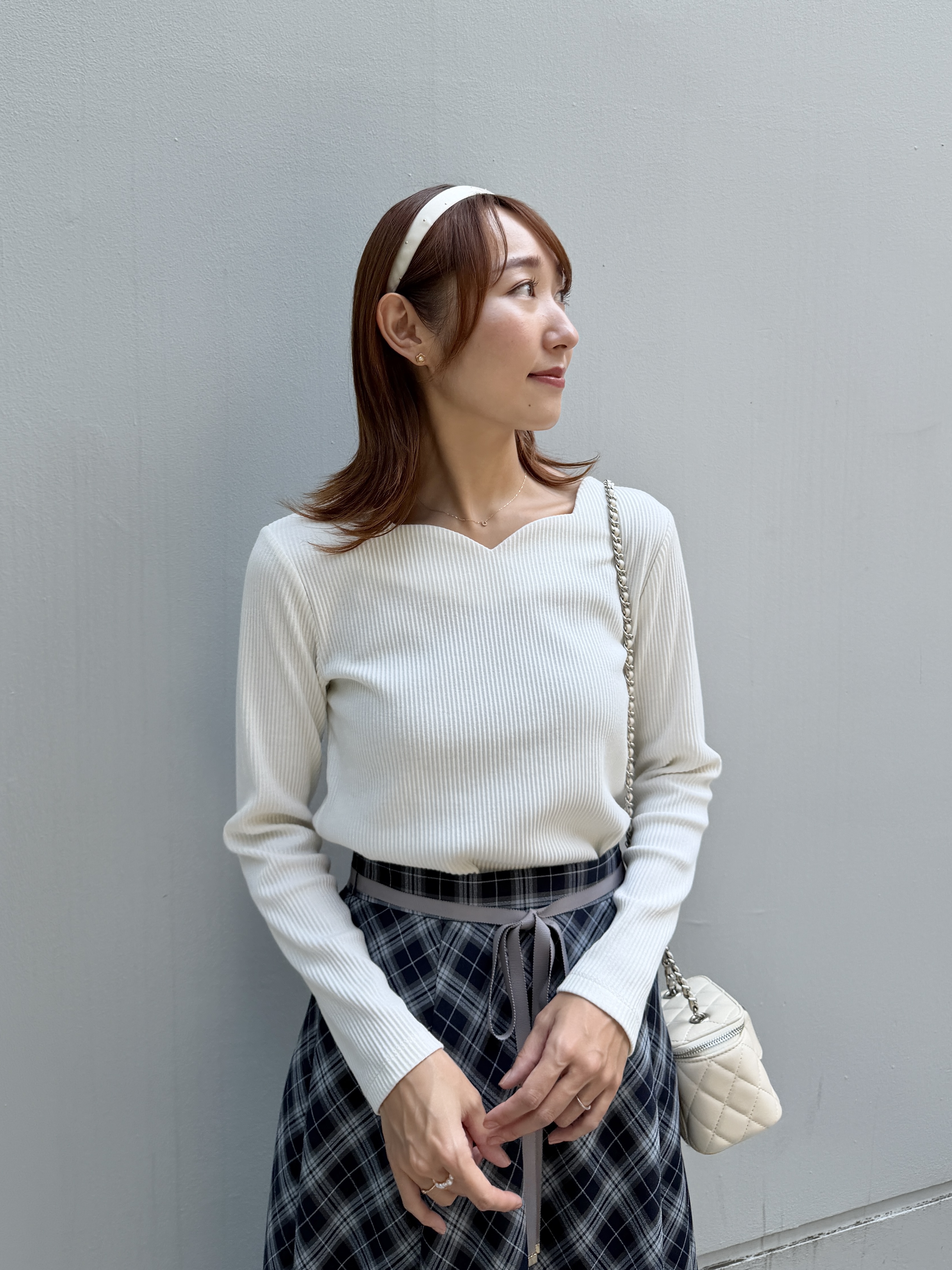 みぃさんの「Couture brooch｜【好印象】シェードチェック先染めジョーゼットスカート【洗濯機可】」を使ったコーディネート