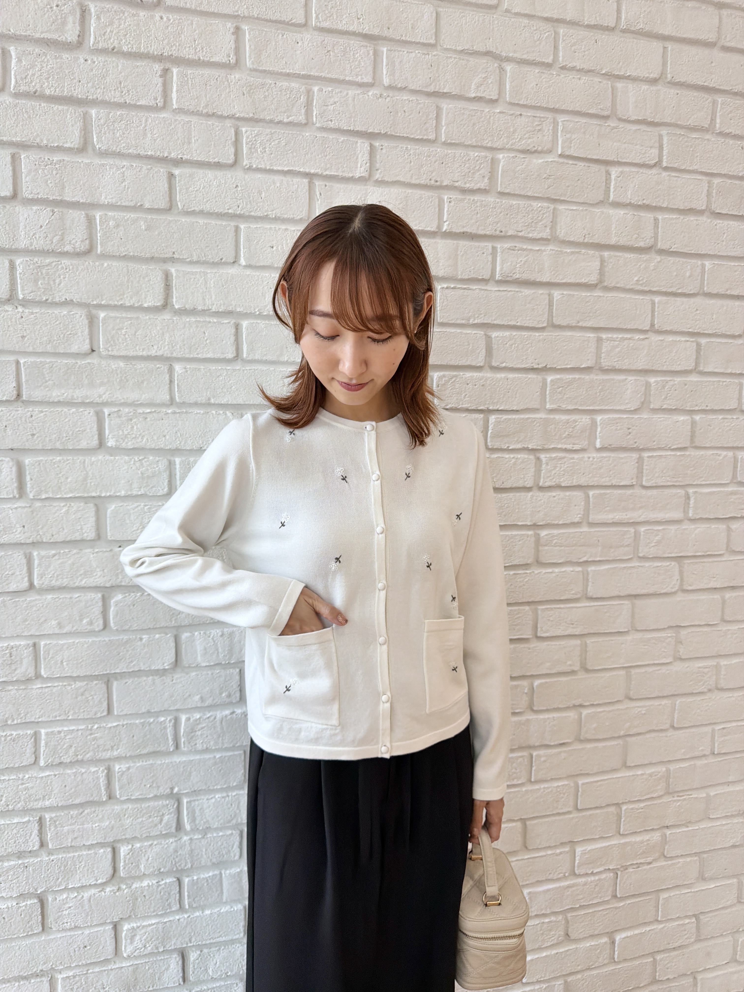みぃさんの「Couture brooch｜【UVカット・チャーム付】とろみリネンライクパンツ」を使ったコーディネート