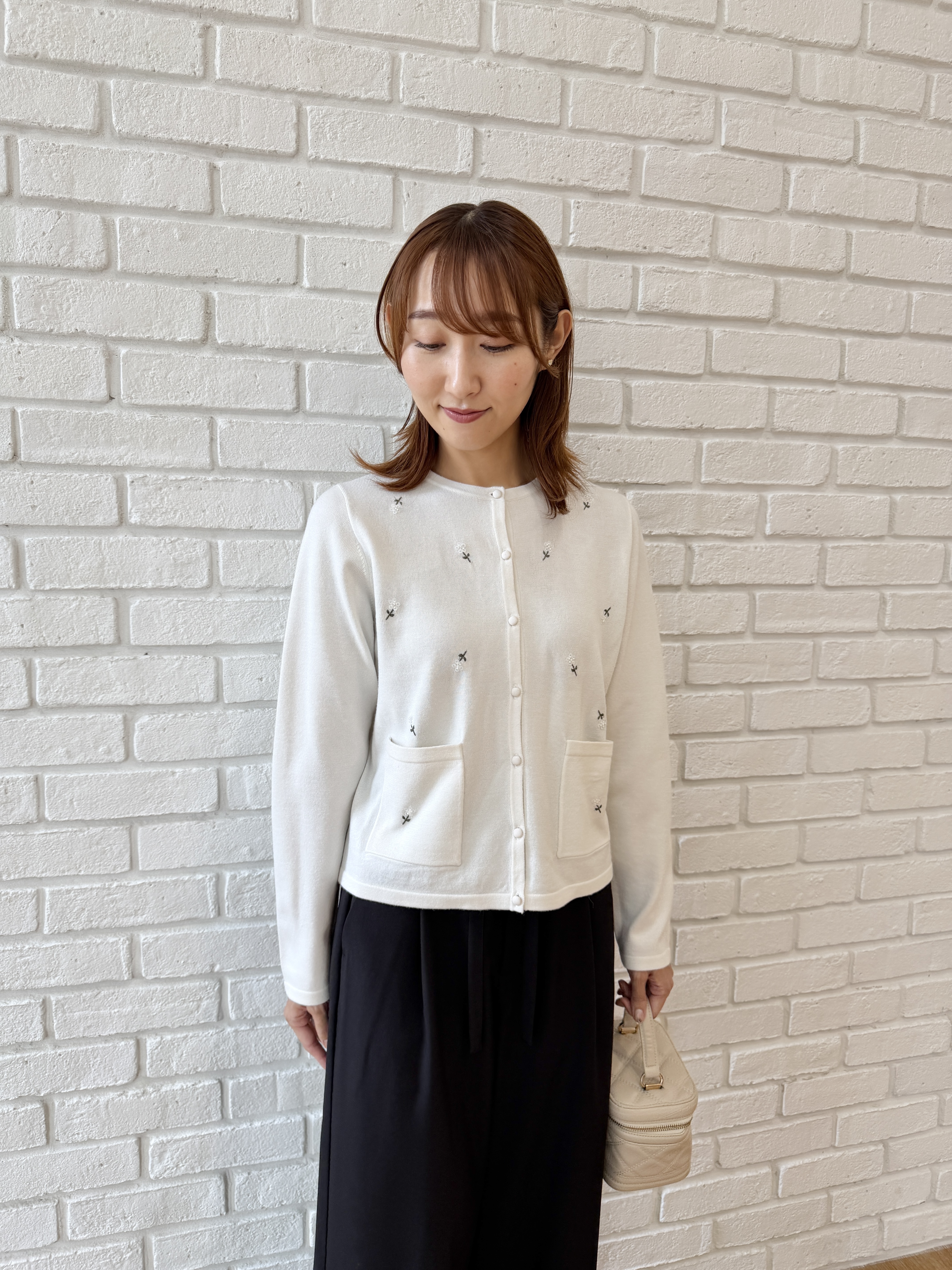 みぃさんの「Couture brooch｜【UVカット・チャーム付】とろみリネンライクパンツ」を使ったコーディネート
