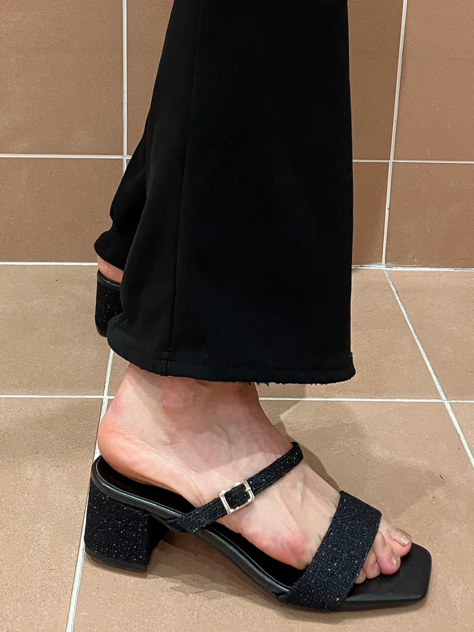 Ｋさんの「ESPERANZA｜【Fur Collection】フェイクファー付き2WAYミュールサンダル」を使ったコーディネート