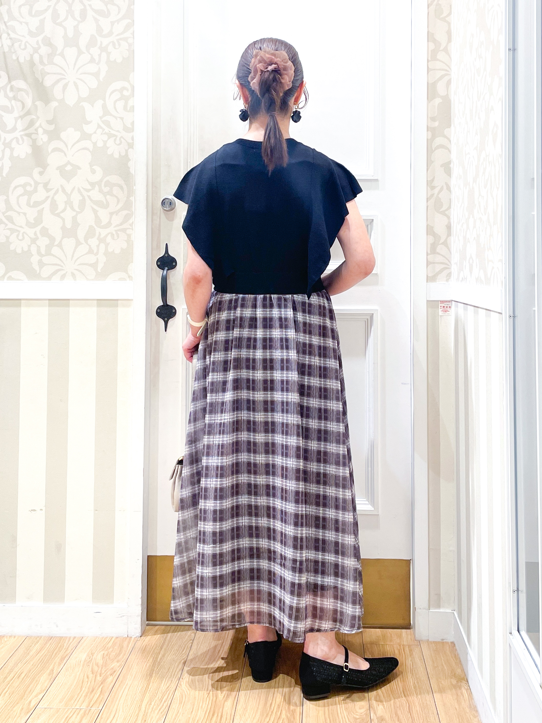 Naoさんの「grove｜【低身長さんも選べる着丈・洗濯機◎】1枚で華やか 肩フリルニットドッキングワンピース」を使ったコーディネート