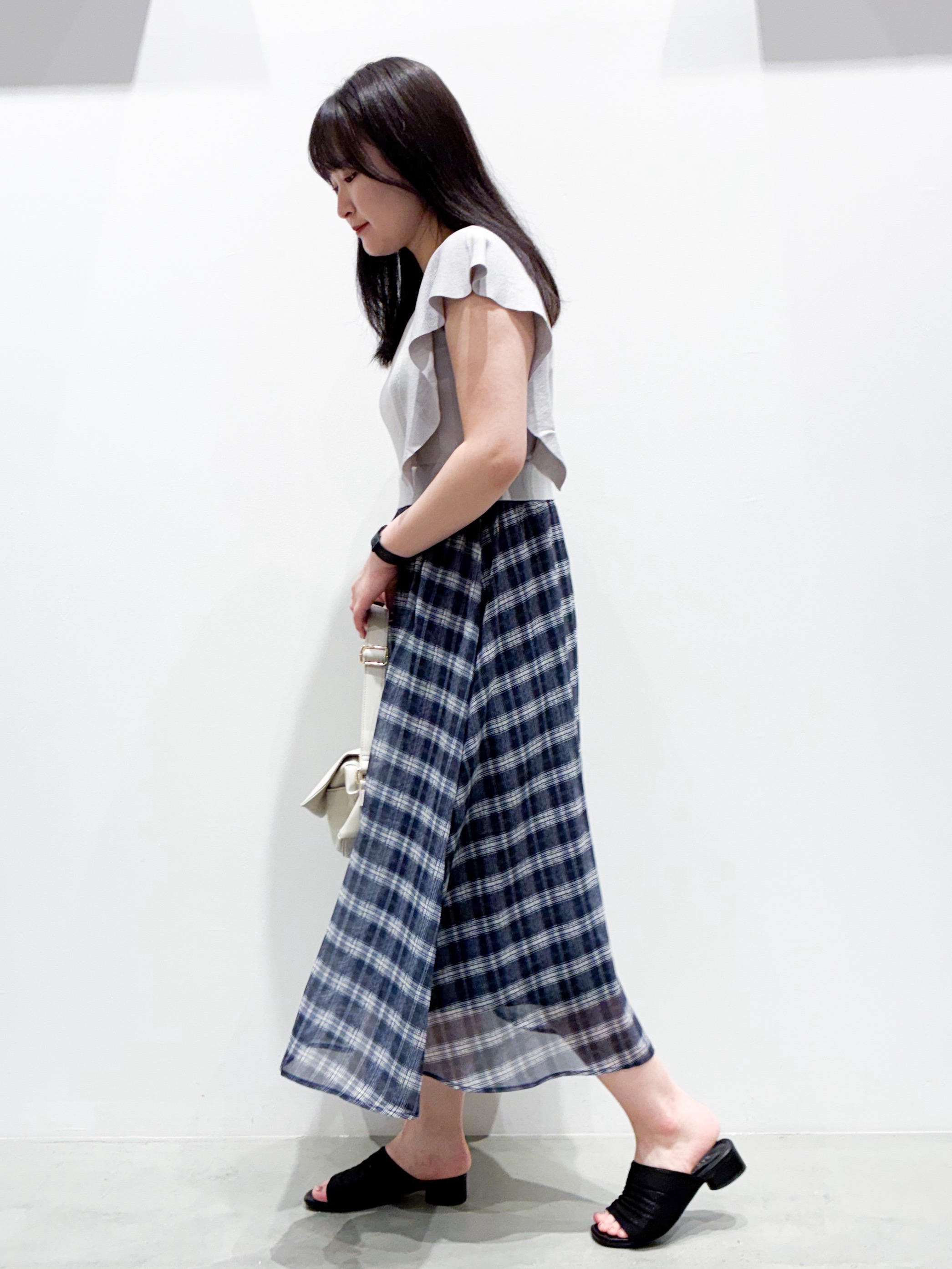 seinaさんの「grove｜【低身長さんも選べる着丈・洗濯機◎】1枚で華やか 肩フリルニットドッキングワンピース」を使ったコーディネート
