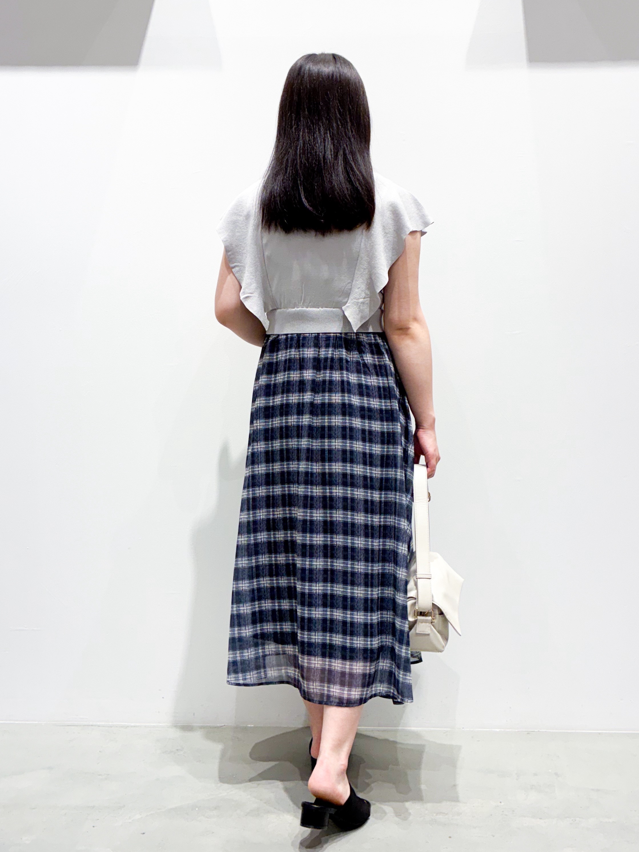 seinaさんの「grove｜【低身長さんも選べる着丈・洗濯機◎】1枚で華やか 肩フリルニットドッキングワンピース」を使ったコーディネート