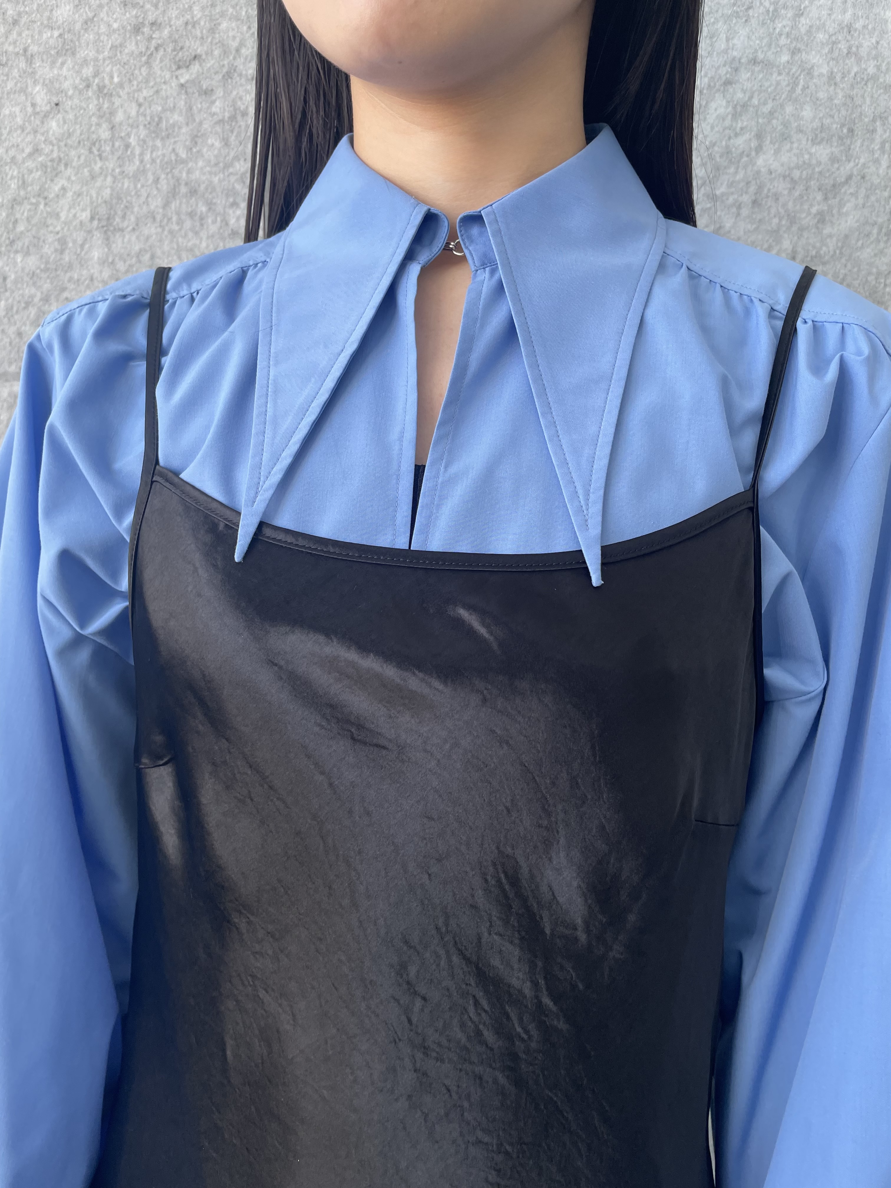 丸山加奈子さんの「CODE A｜【Re】point neck shirt」を使ったコーディネート