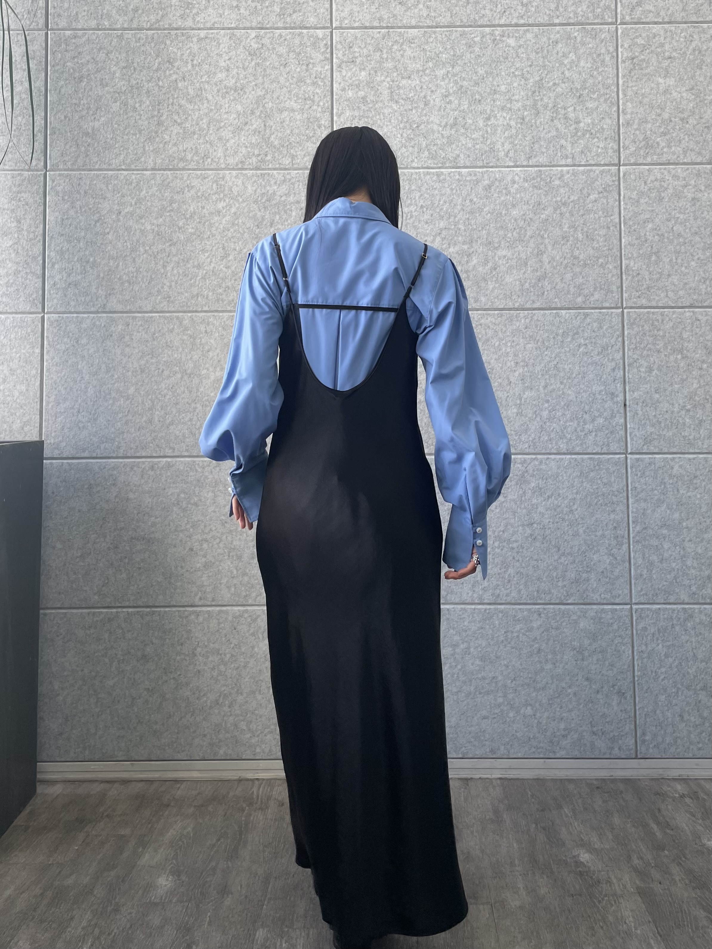 丸山加奈子さんの「CODE A｜【Re】point neck shirt」を使ったコーディネート