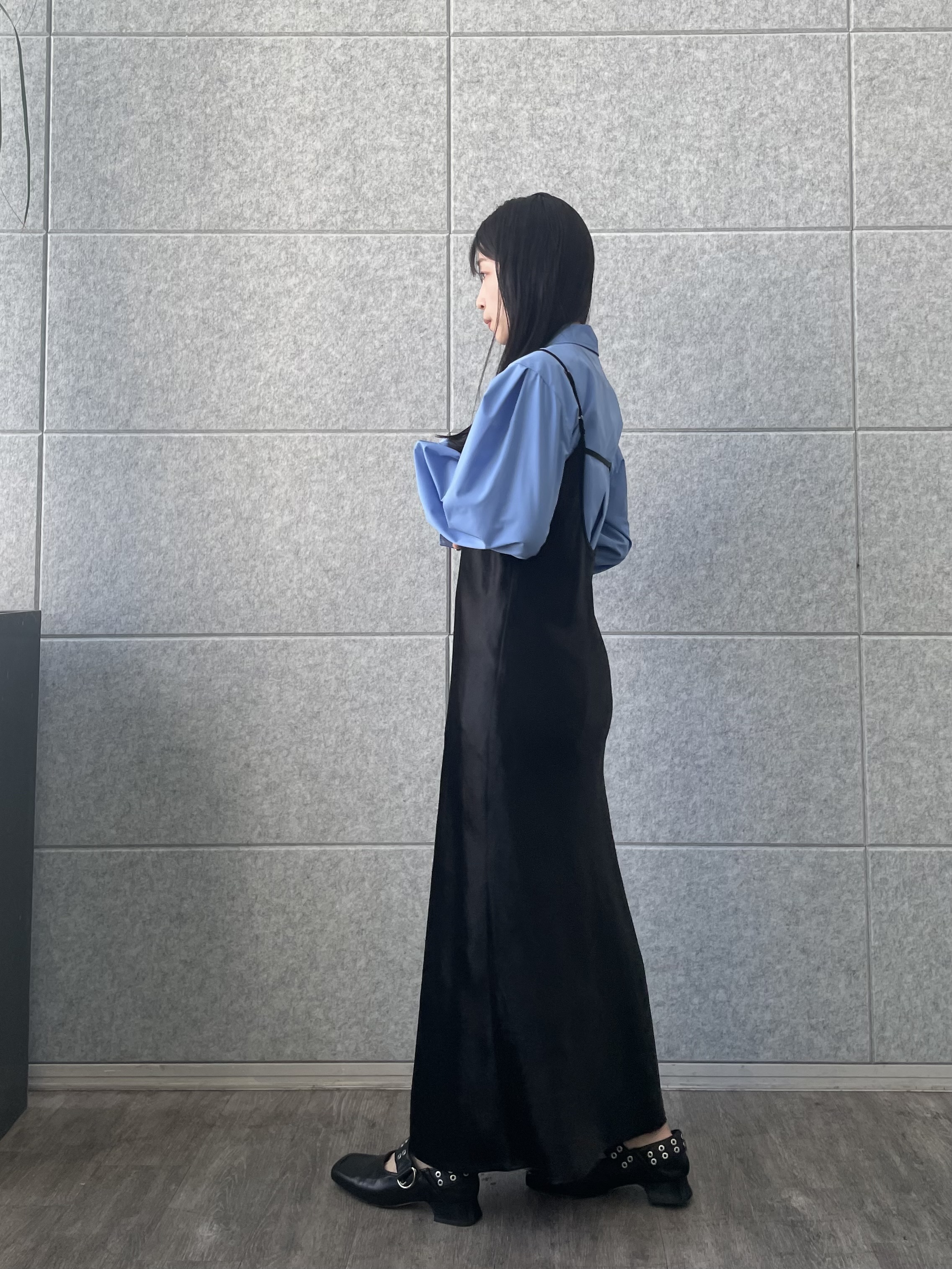 丸山加奈子さんの「CODE A｜【Re】point neck shirt」を使ったコーディネート