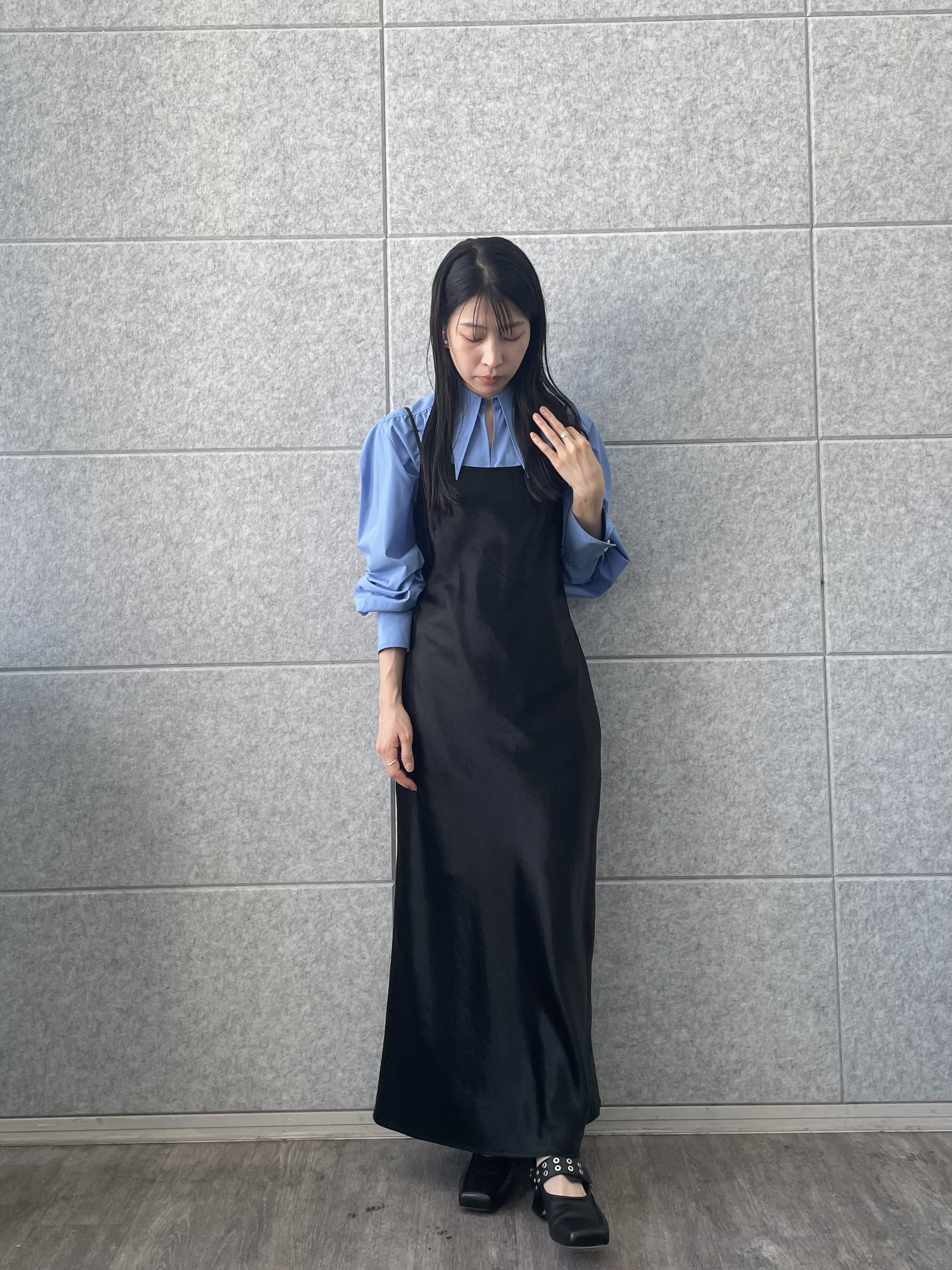 丸山加奈子さんの「CODE A｜【Re】point neck shirt」を使ったコーディネート